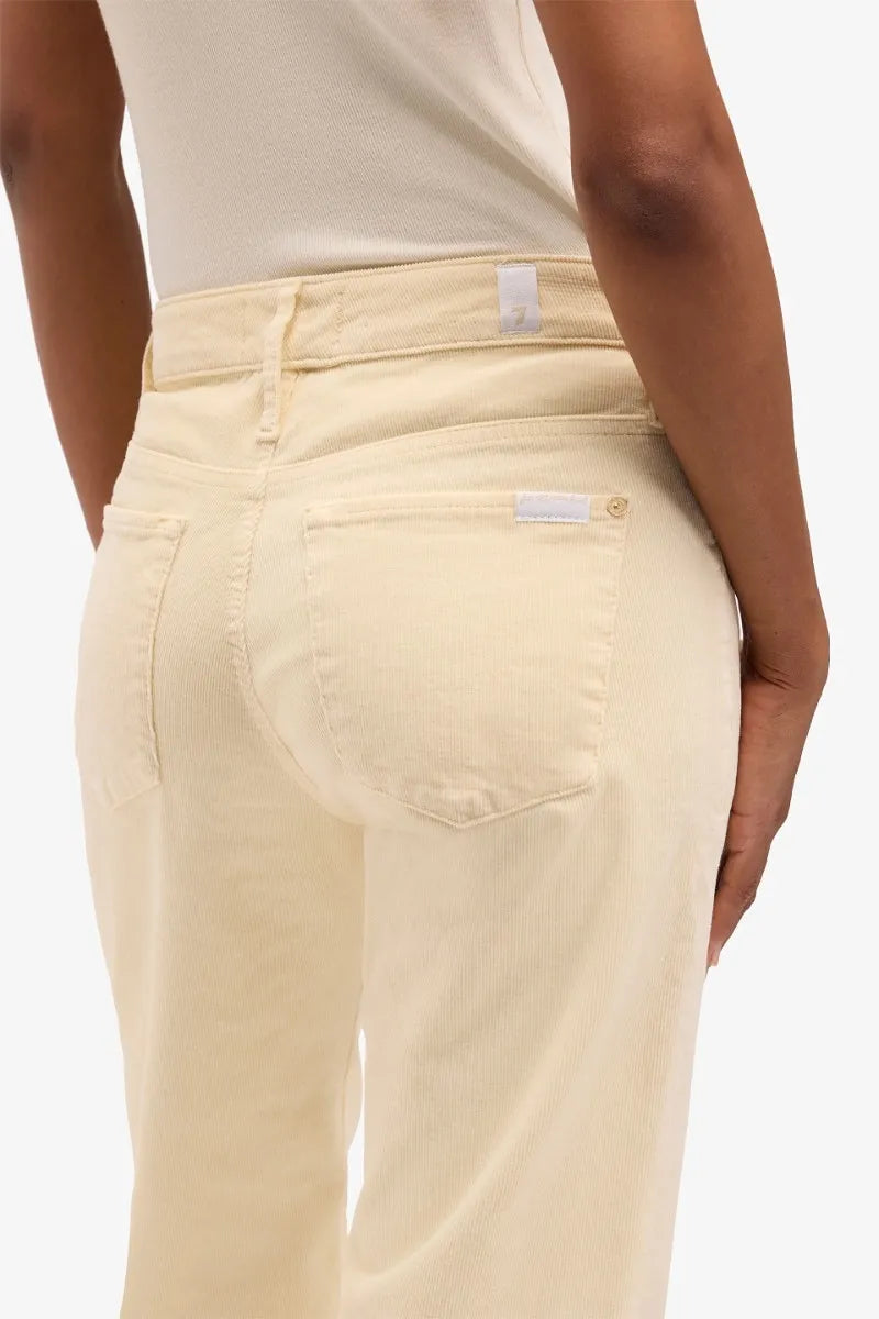 7 For All Mankind_White_Calie Straight in Corduroy_7UC90V64_EGH_03