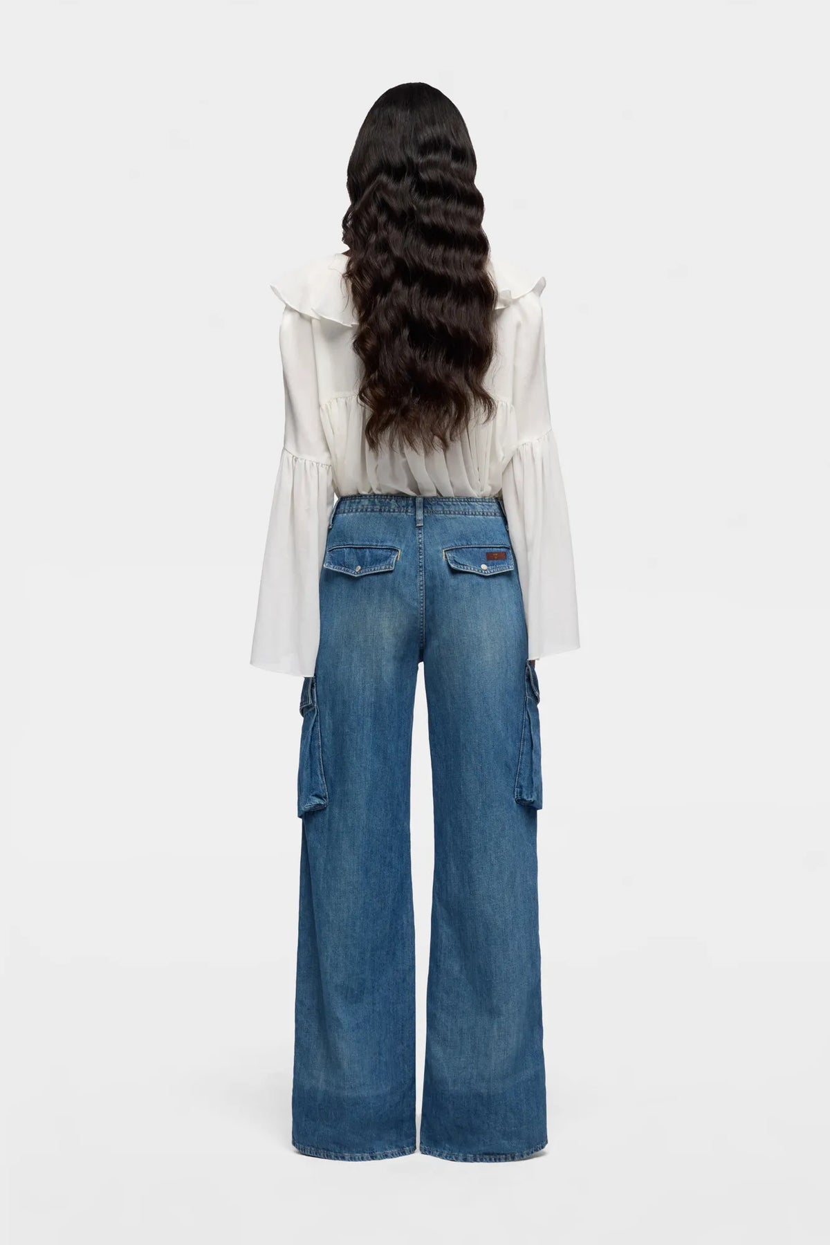 7 For All Mankind Mid Blue Women Cargo Lotta in Indigo Linen SKU: 7UCM0U03_3NN Image 04