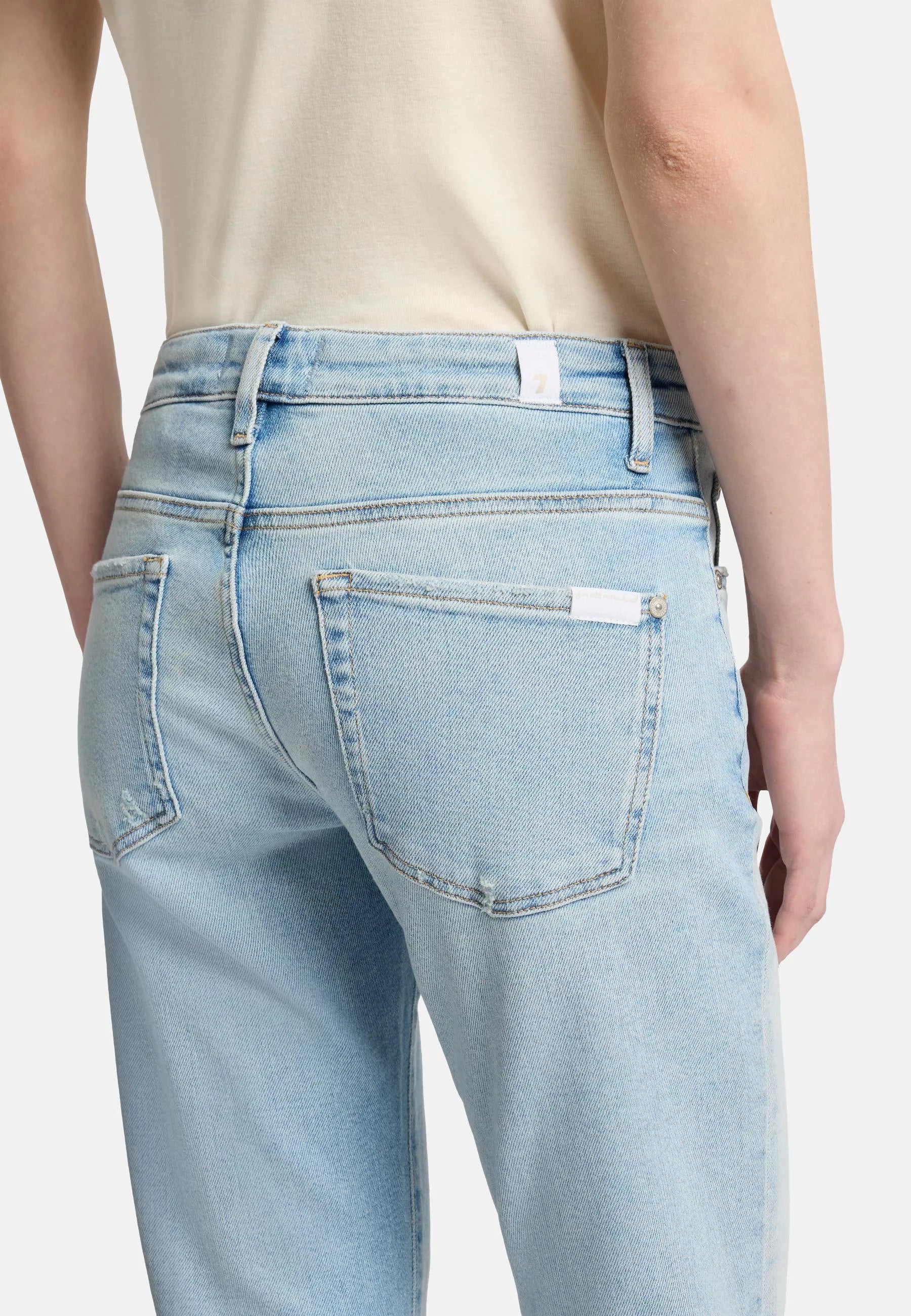 7 For All Mankind_Light Blue_Luxe Vintage Calie Straight Ankle_7UD00120_1A0_03