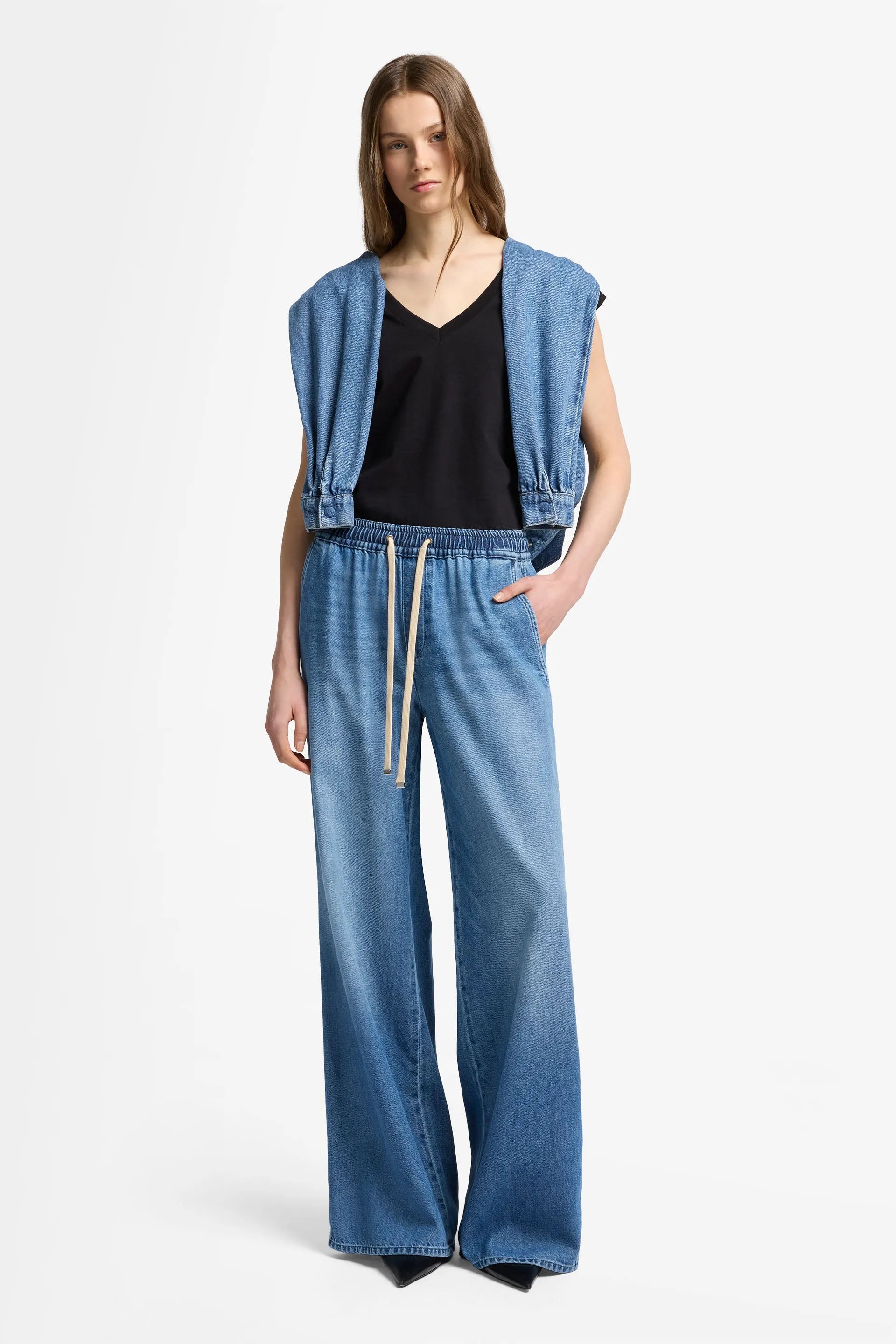 7 For All Mankind_Mid Blue_Pull on Wide Leg Weightless Denim_7UL00E38_1BB_01