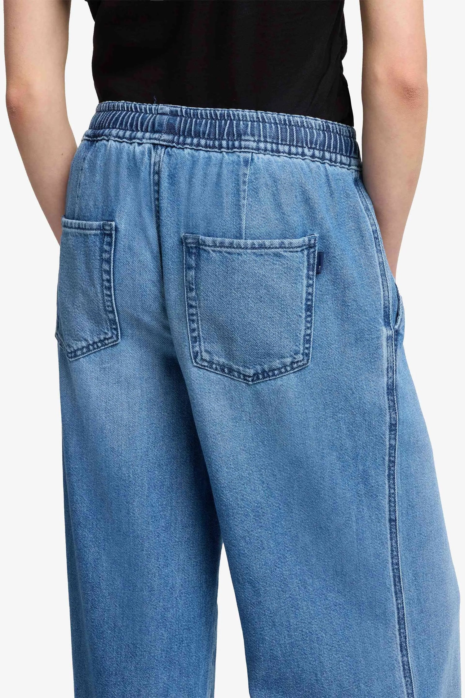 7 For All Mankind_Mid Blue_Pull on Wide Leg Weightless Denim_7UL00E38_1BB_03