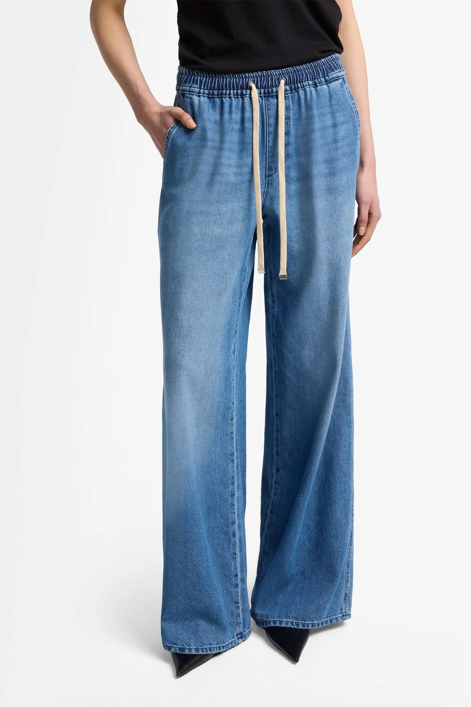 7 For All Mankind_Mid Blue_Pull on Wide Leg Weightless Denim_7UL00E38_1BB_06