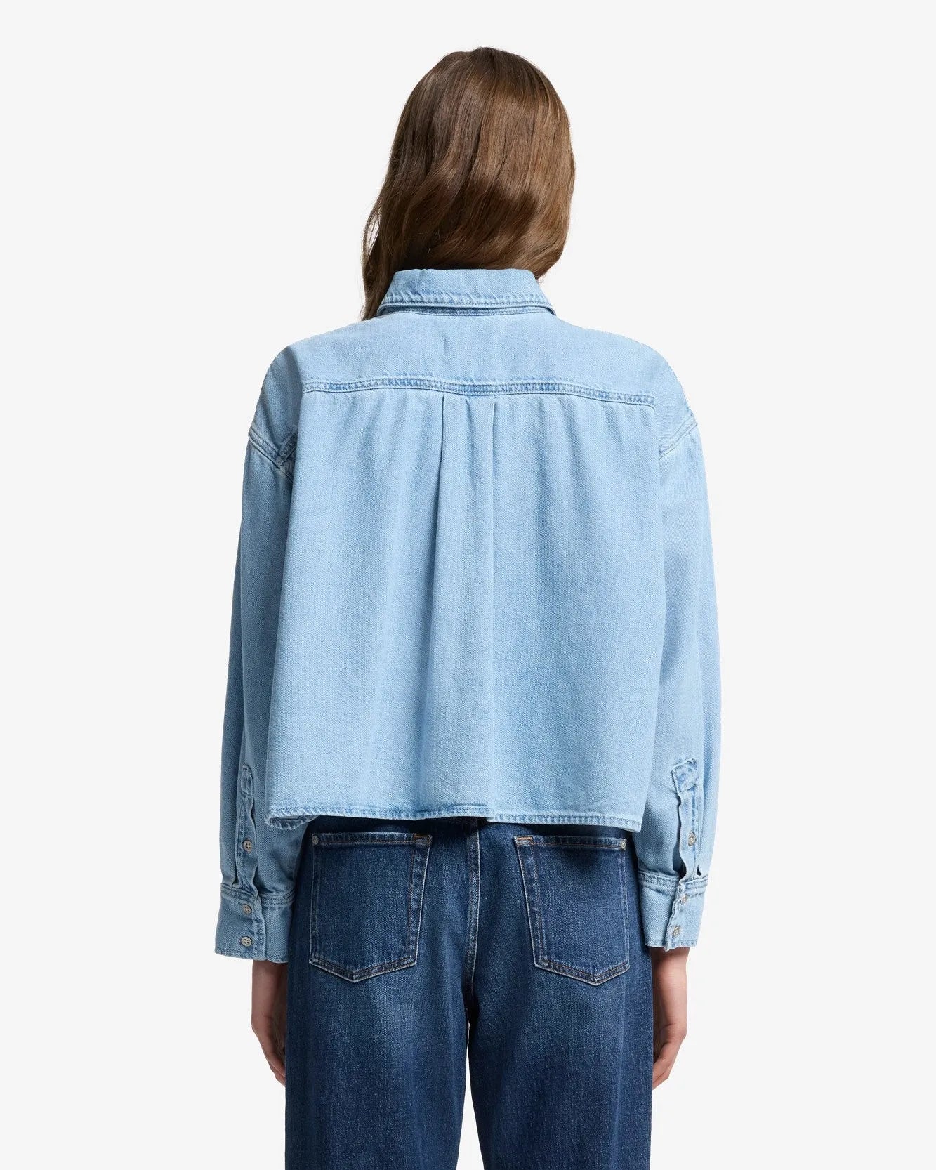 7 For All Mankind_Mid Blue_Weightless Denim Nina Cropped Shirt_7UL10E38_1BA_04