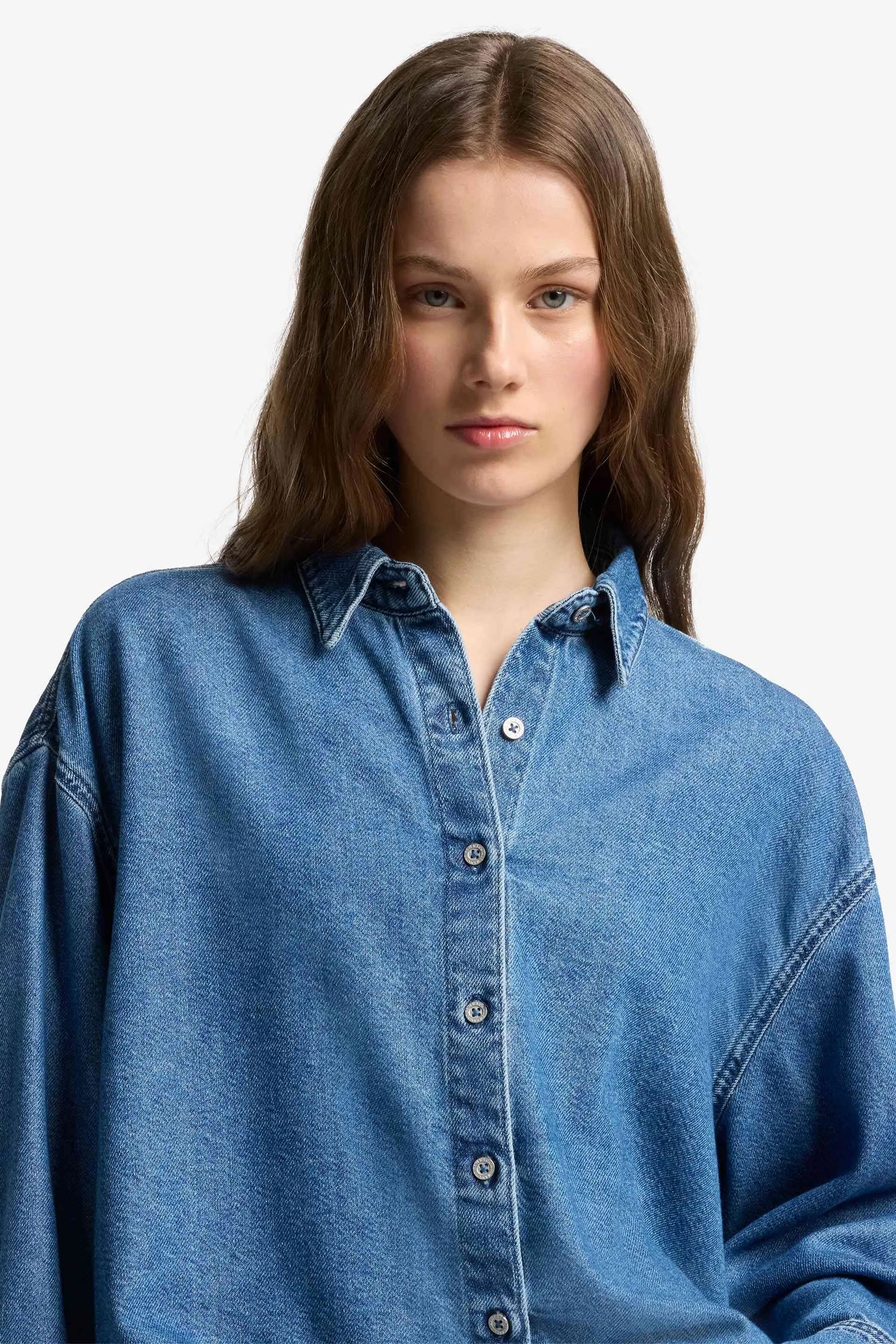 7 For All Mankind_Mid Blue_Weightless Denim Nina Cropped Shirt_7UL10E38_1BB_03