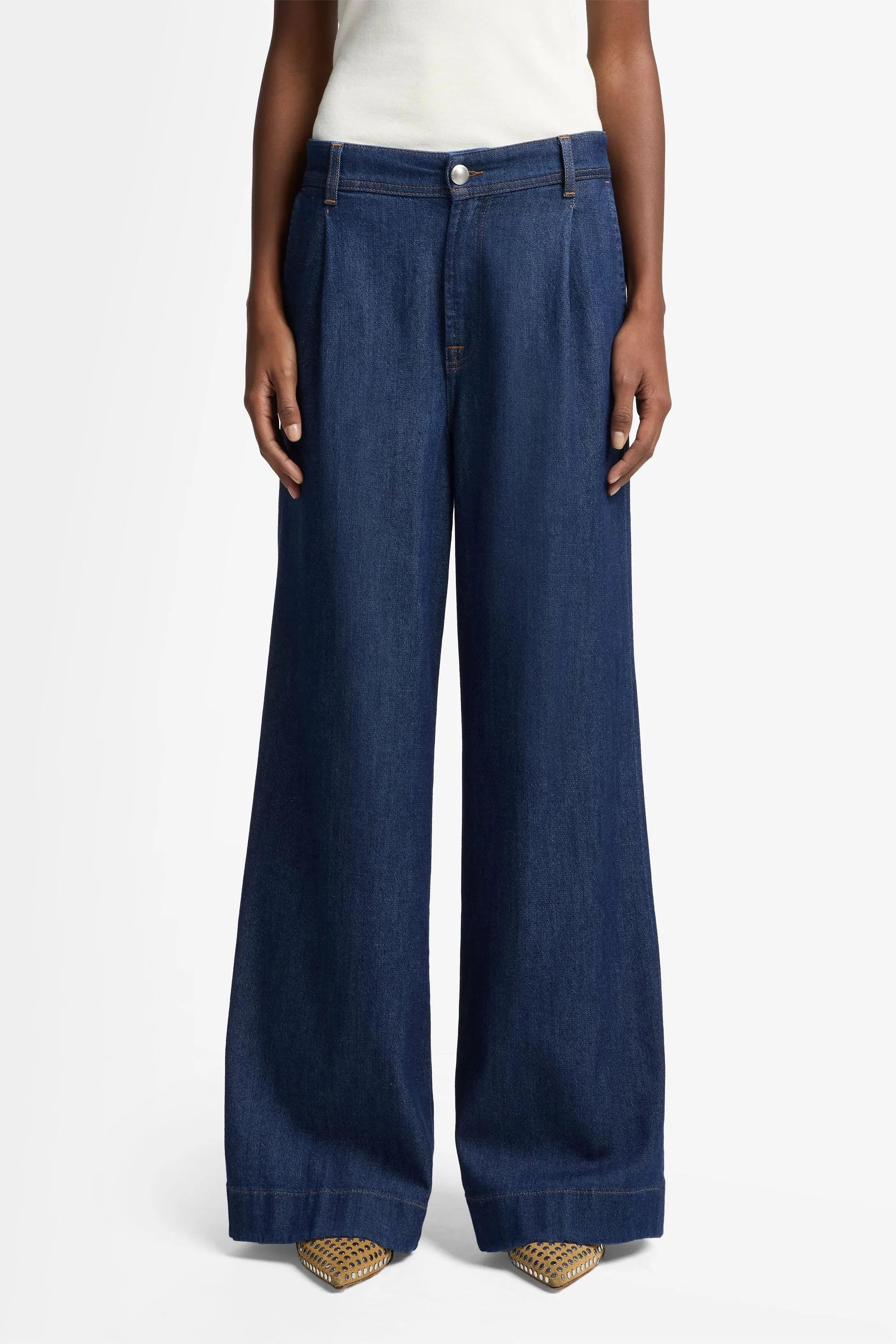 7 For All Mankind_Dark Blue_Pleated Trouser in Weightless_7UL30R70_1A9_01