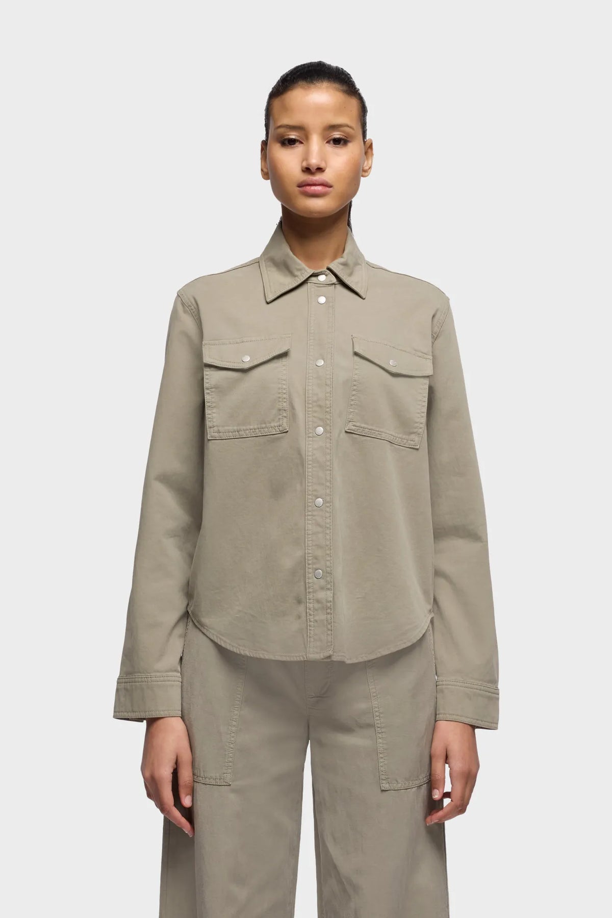 7 For All Mankind Military Women Classic Shirt in Comfort Twill SKU: 7UR90E39_3O8 Image 02