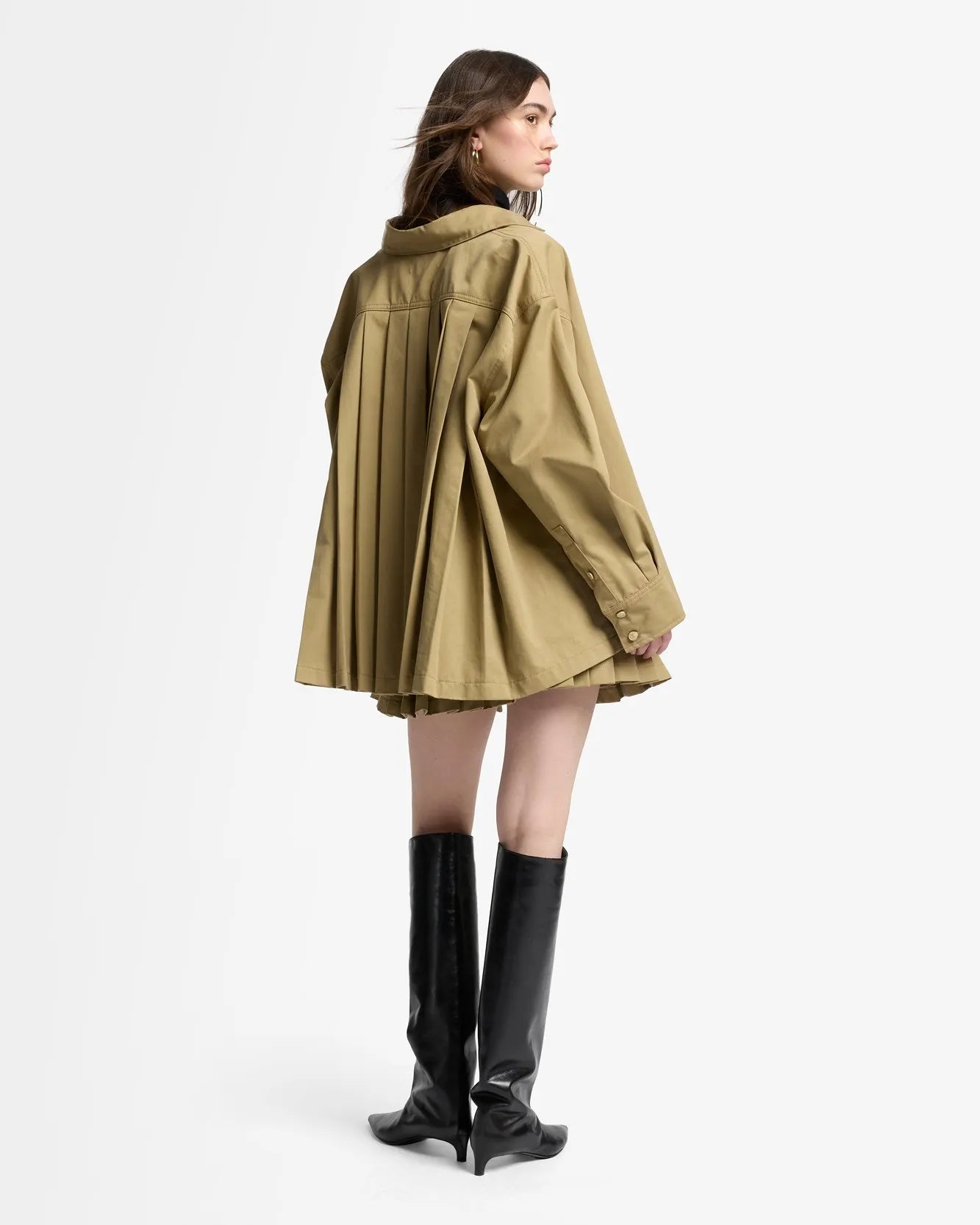 7 For All Mankind_Beige_Pleated Overshirt in Comfort Twill_7UZ10F07_1A8_06