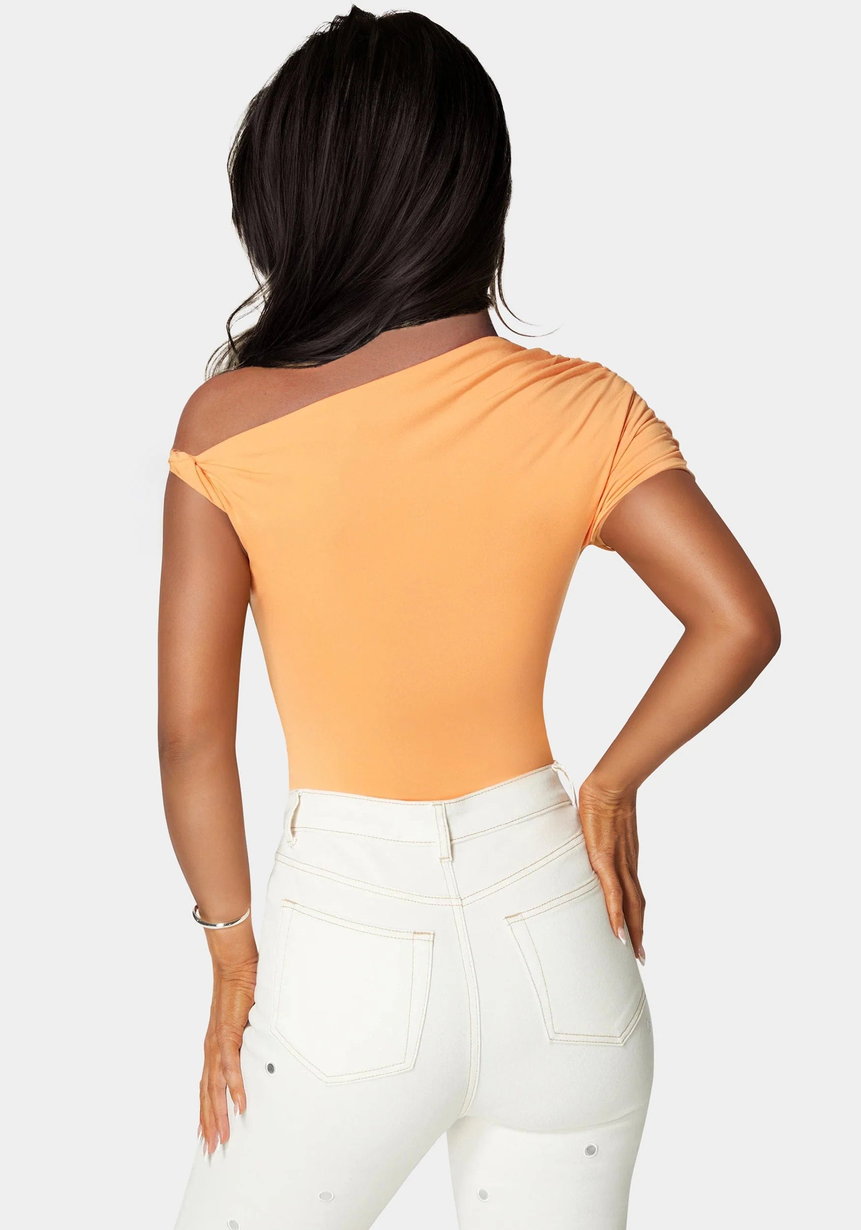 Bebe_Asymmetrical Shoulder Ruched Bodysuit_7skb0142be_Cantaloupe_03
