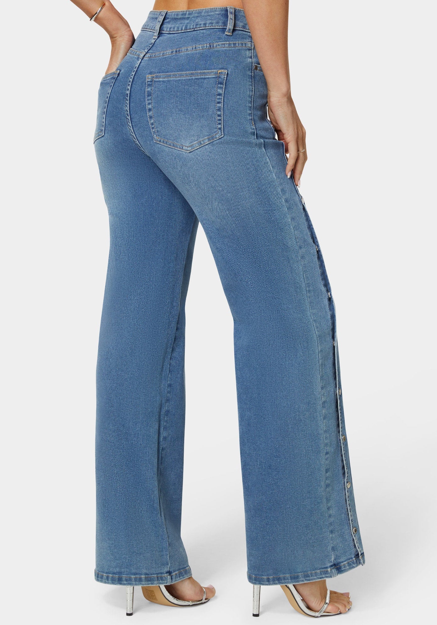 Bebe_High Waist Snap Detail Wide Leg Jeans_7swd0191be_Iconic Blue Wash_04