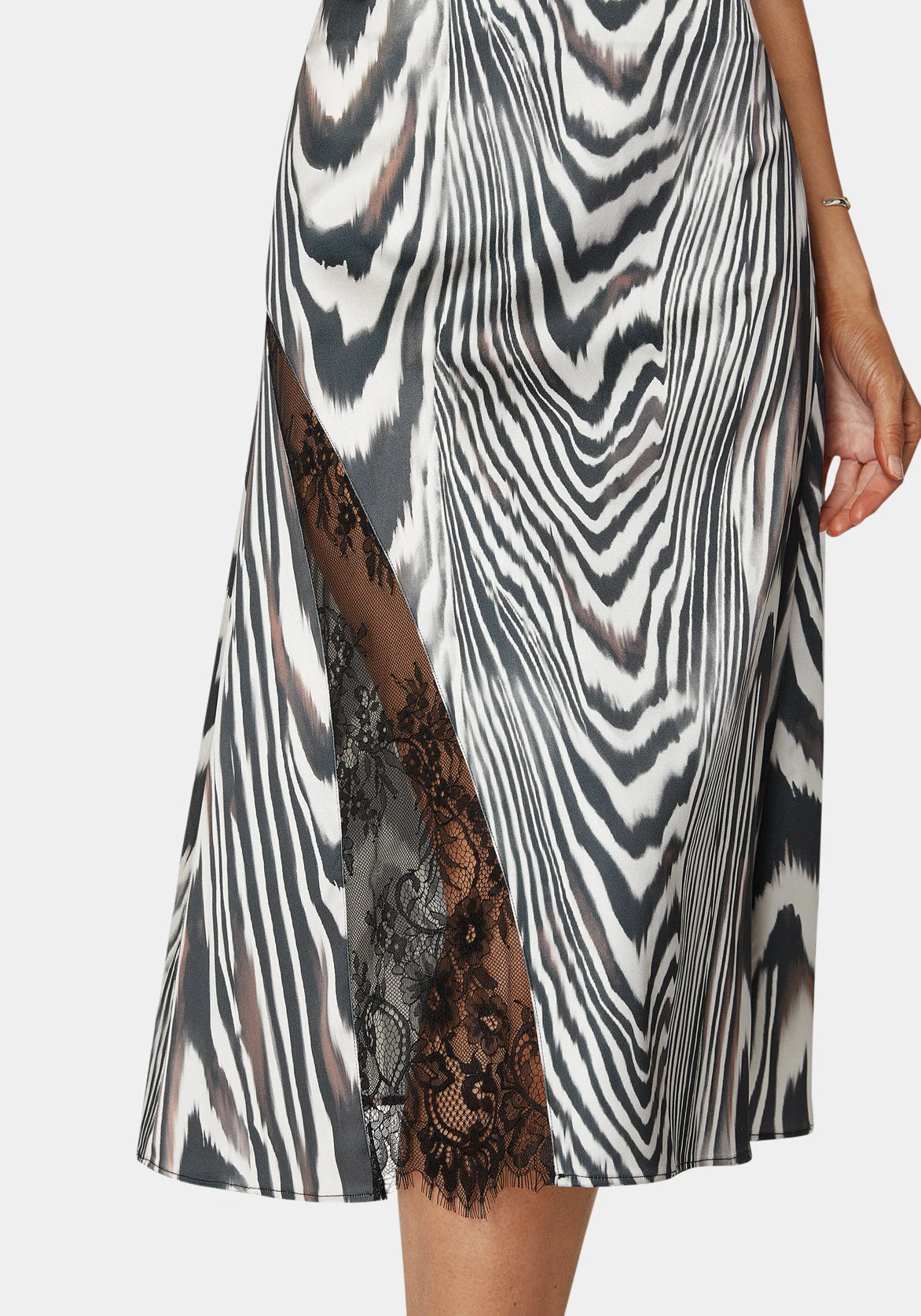 Bebe_Asymmetric Lace Insert Satin Skirt_7swk0170be_2 Tones Zebra Print_04