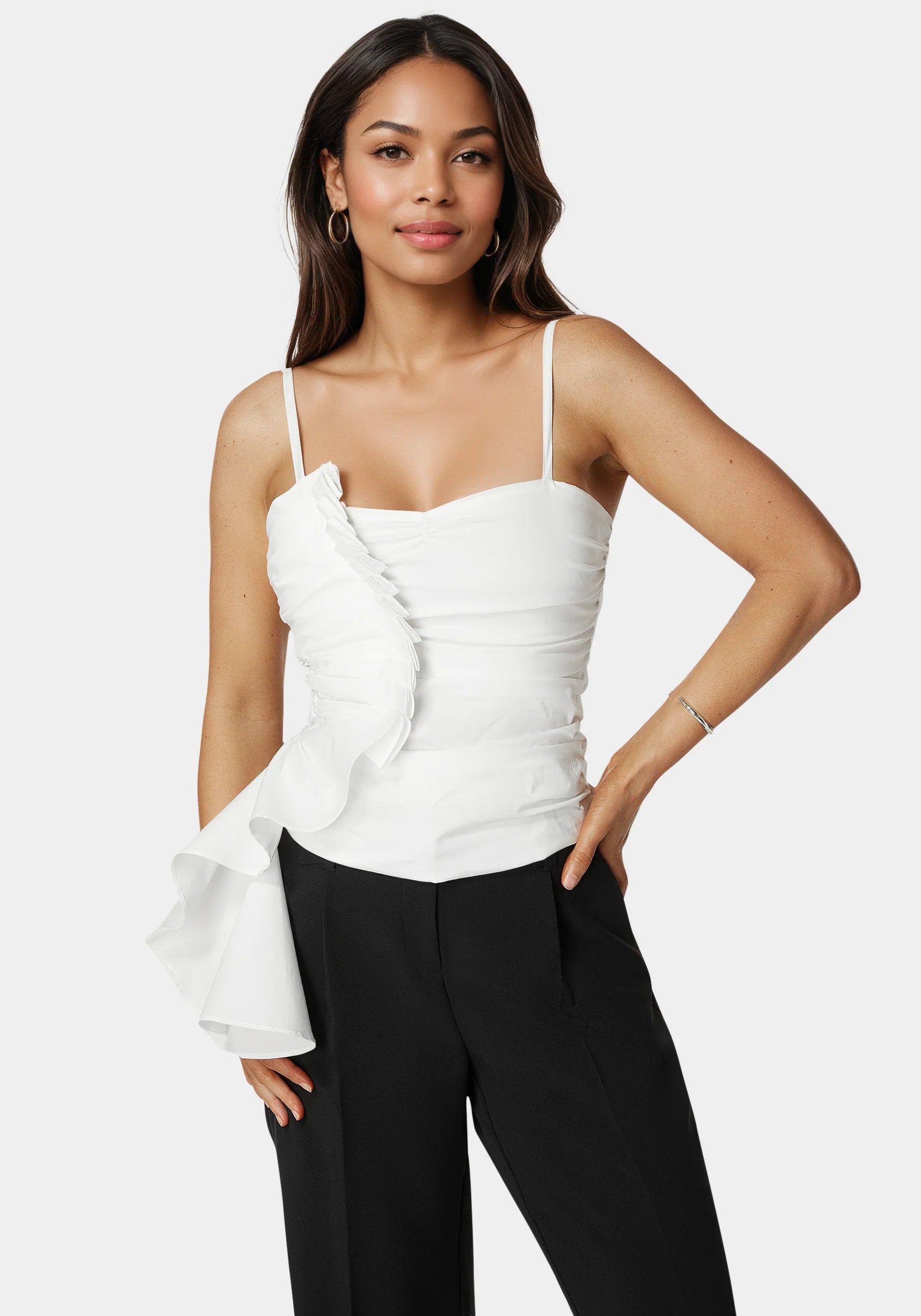 Bebe_Poplin Asymmetric Ruffle Top_7swt0402be_White Alyssum_01