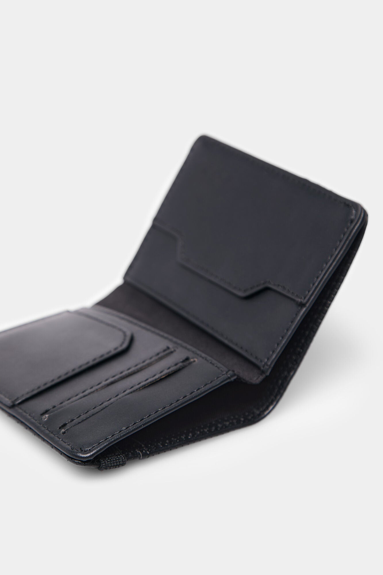 Springfield_Slim Leather Effect Wallet with Micro Perforation_8209045_01_02