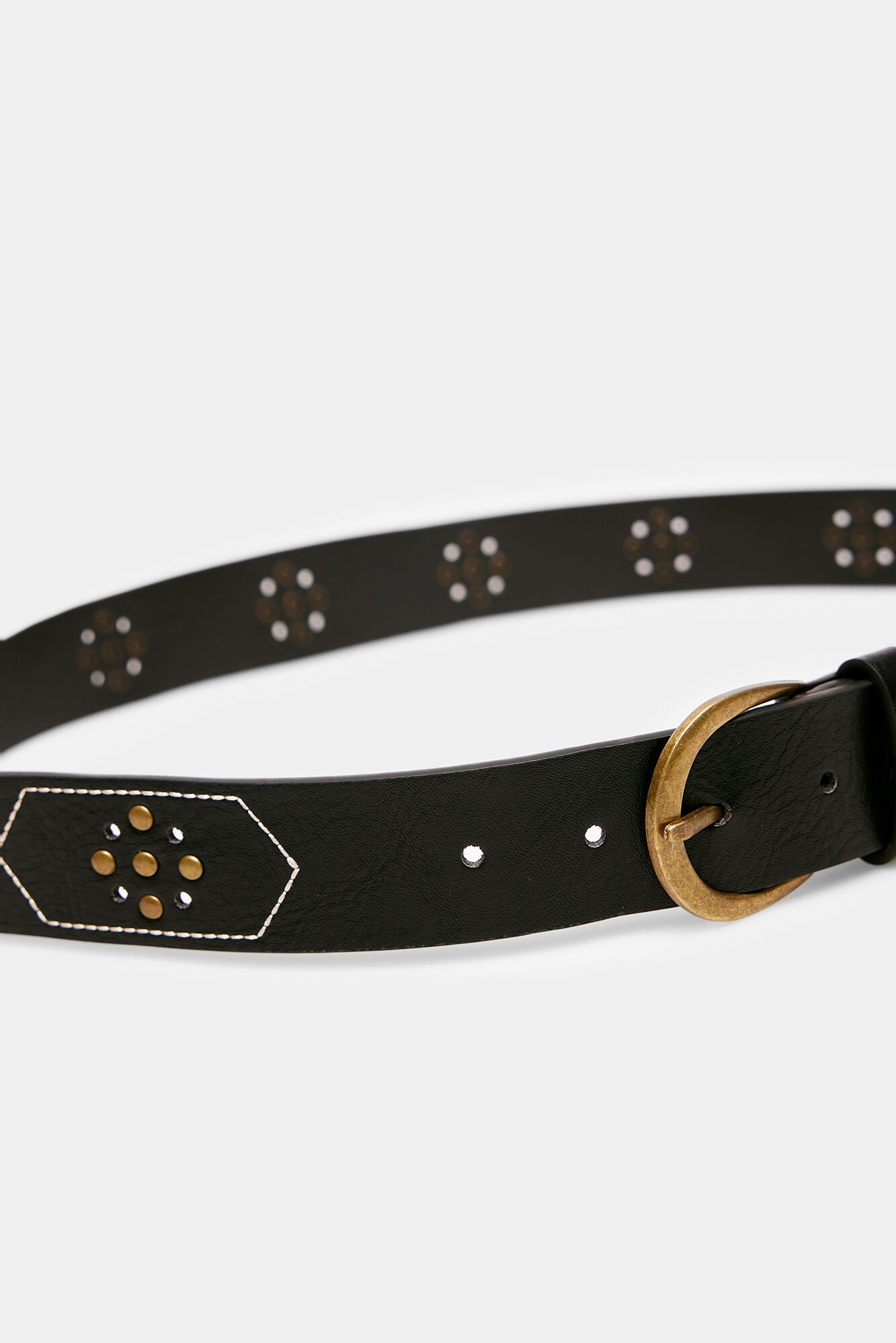 Black Belt With Cutout Design_8467055_01_02