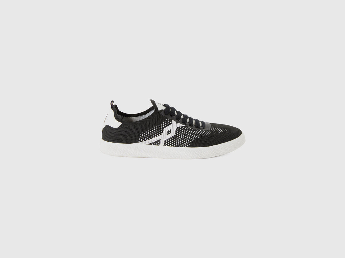 Low Top Black And White Sneakers_852Nud02D_100_01