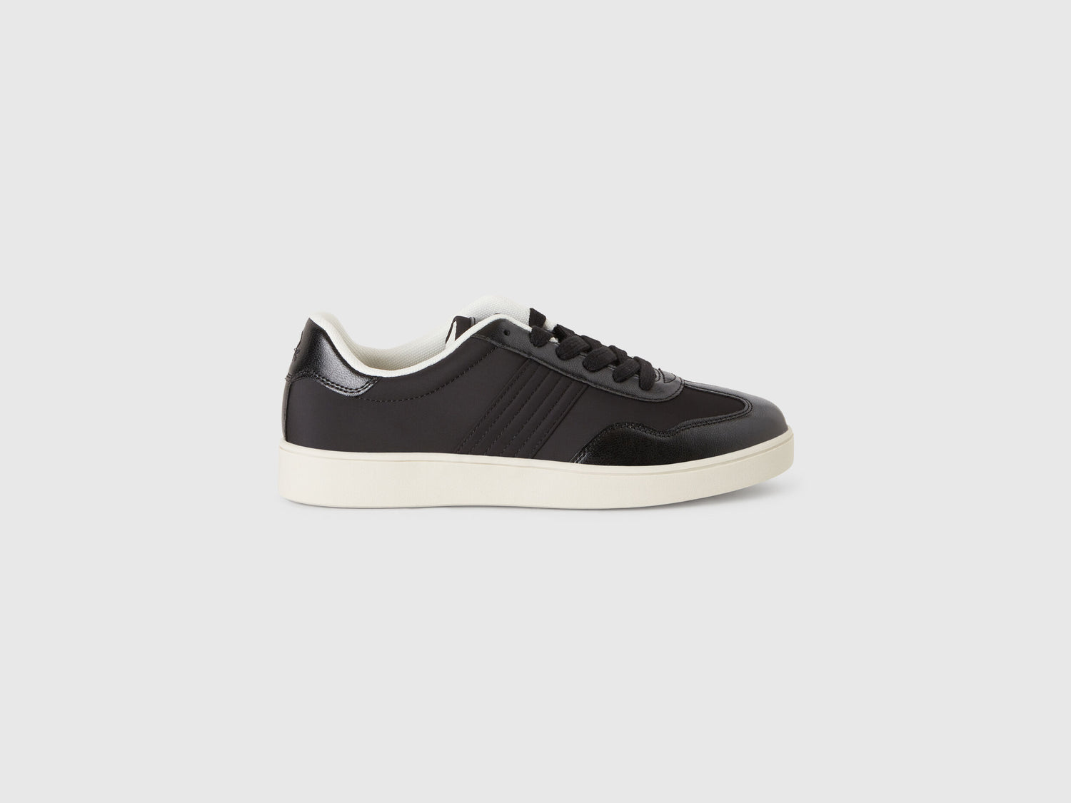 Benetton_Black_Low-Top Sneakers with Knit Stitch Blend_86BXDD03S_100_01