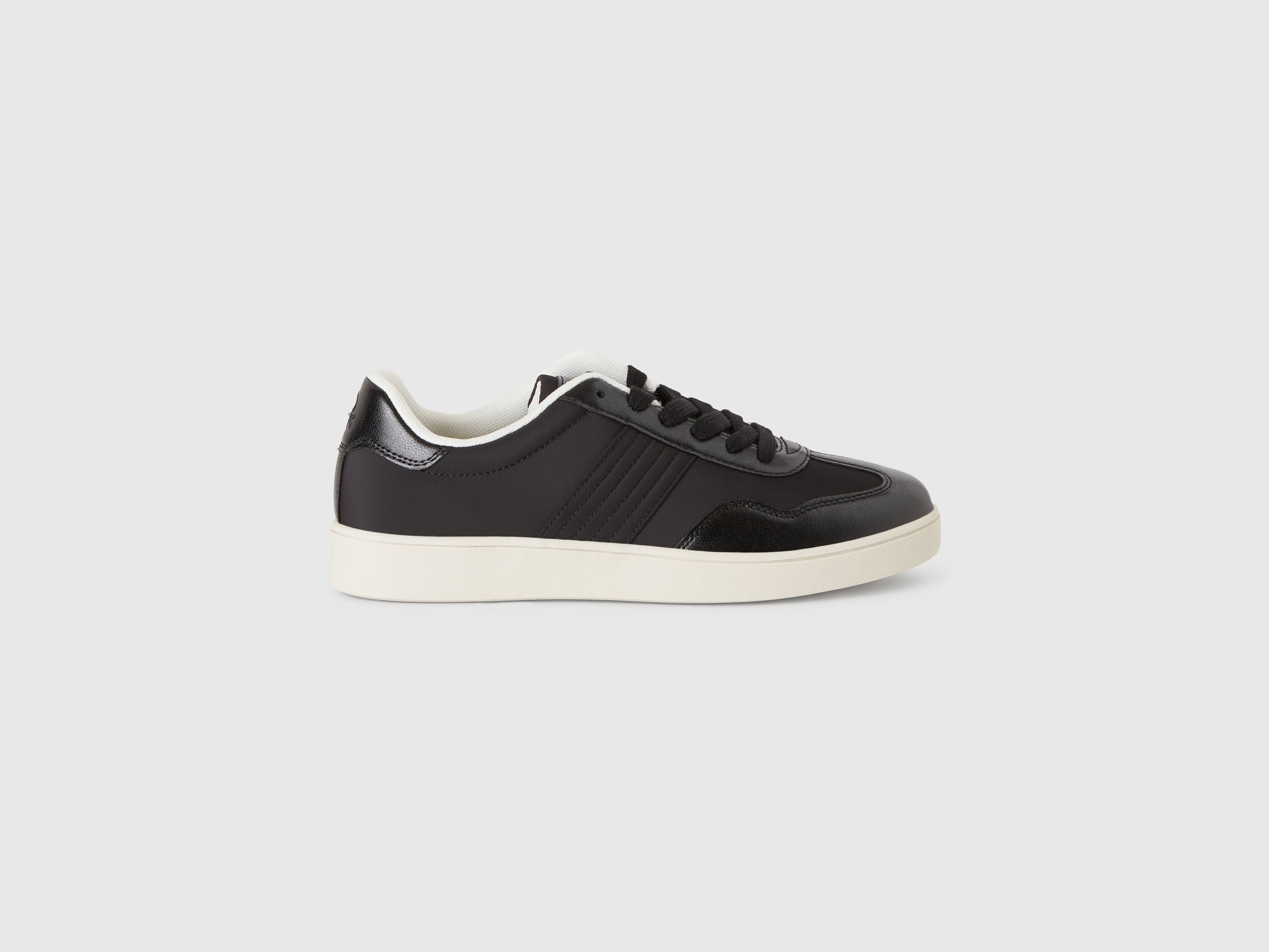 Benetton_Black_Low-Top Sneakers with Knit Stitch Blend_86BXDD03S_100_01
