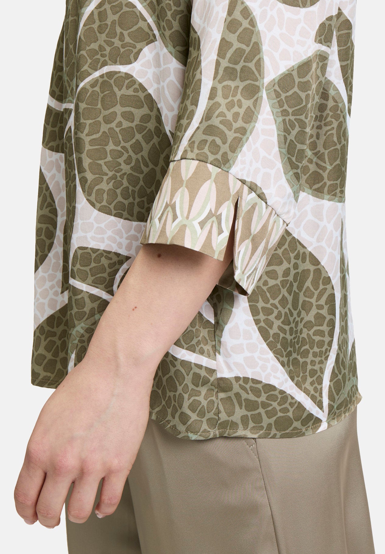 Betty Barclay_Pull-On Blouse with Pattern_8823-1132_5819_07