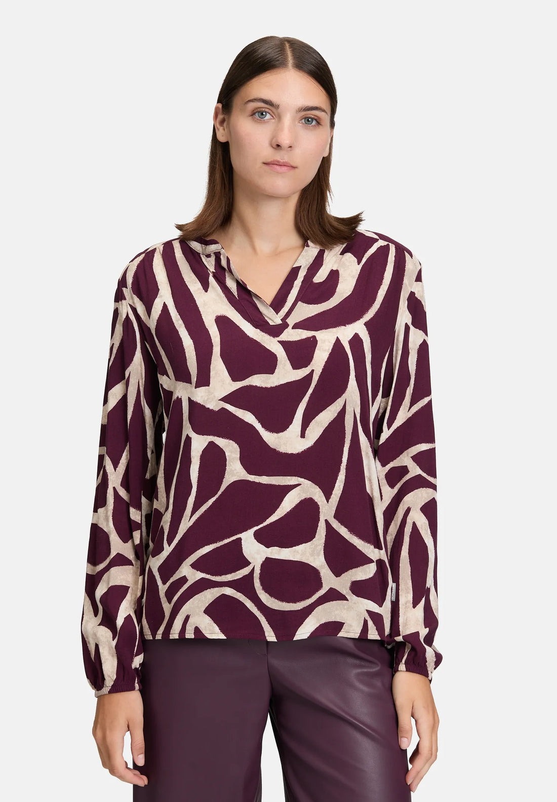 Betty Barclay_Dark Red/Nature_Slip-On Blouse with Print_8826-3089_4807_01