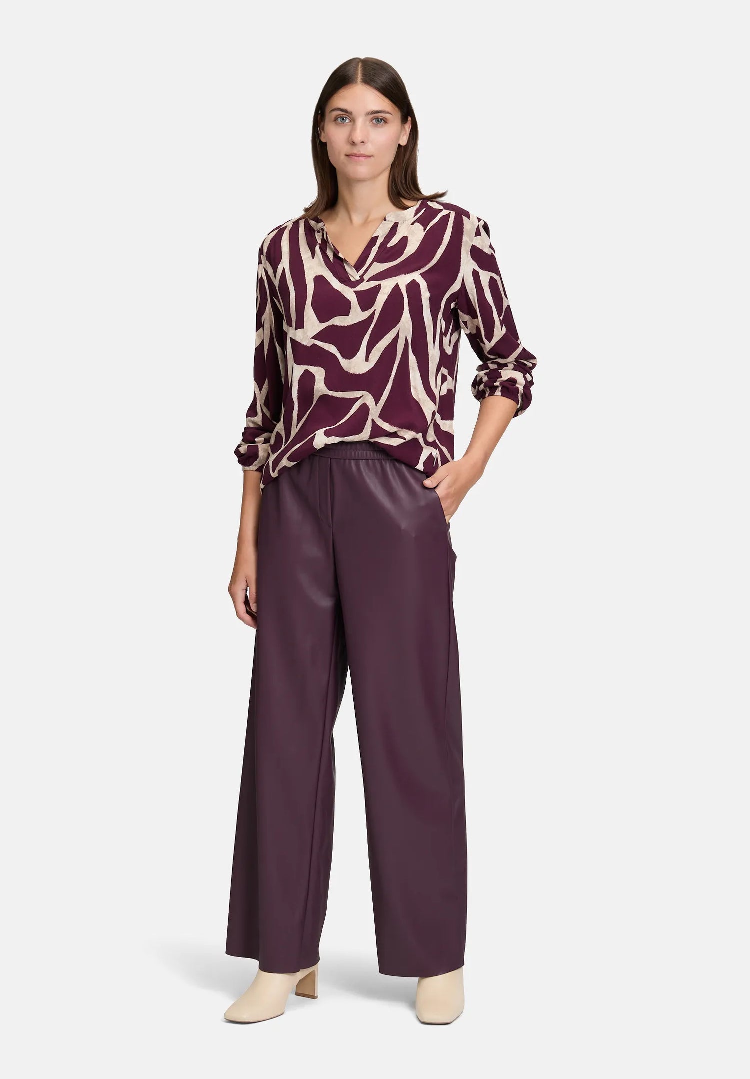 Betty Barclay_Dark Red/Nature_Slip-On Blouse with Print_8826-3089_4807_02
