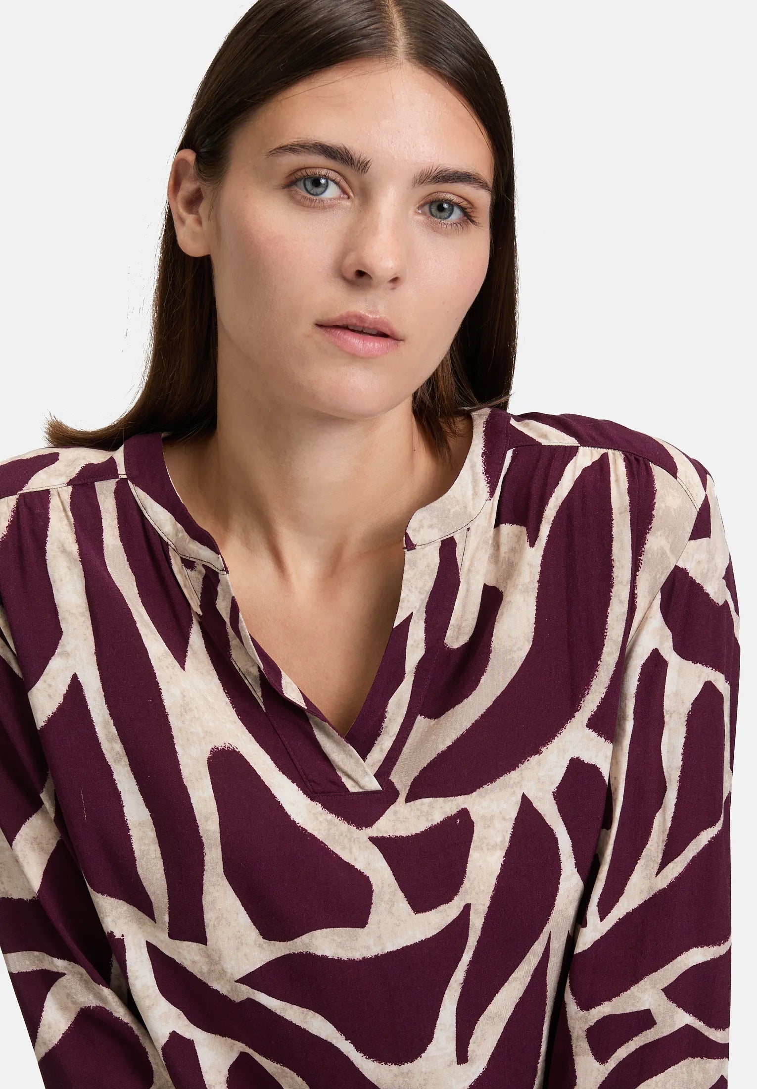 Betty Barclay_Dark Red/Nature_Slip-On Blouse with Print_8826-3089_4807_06