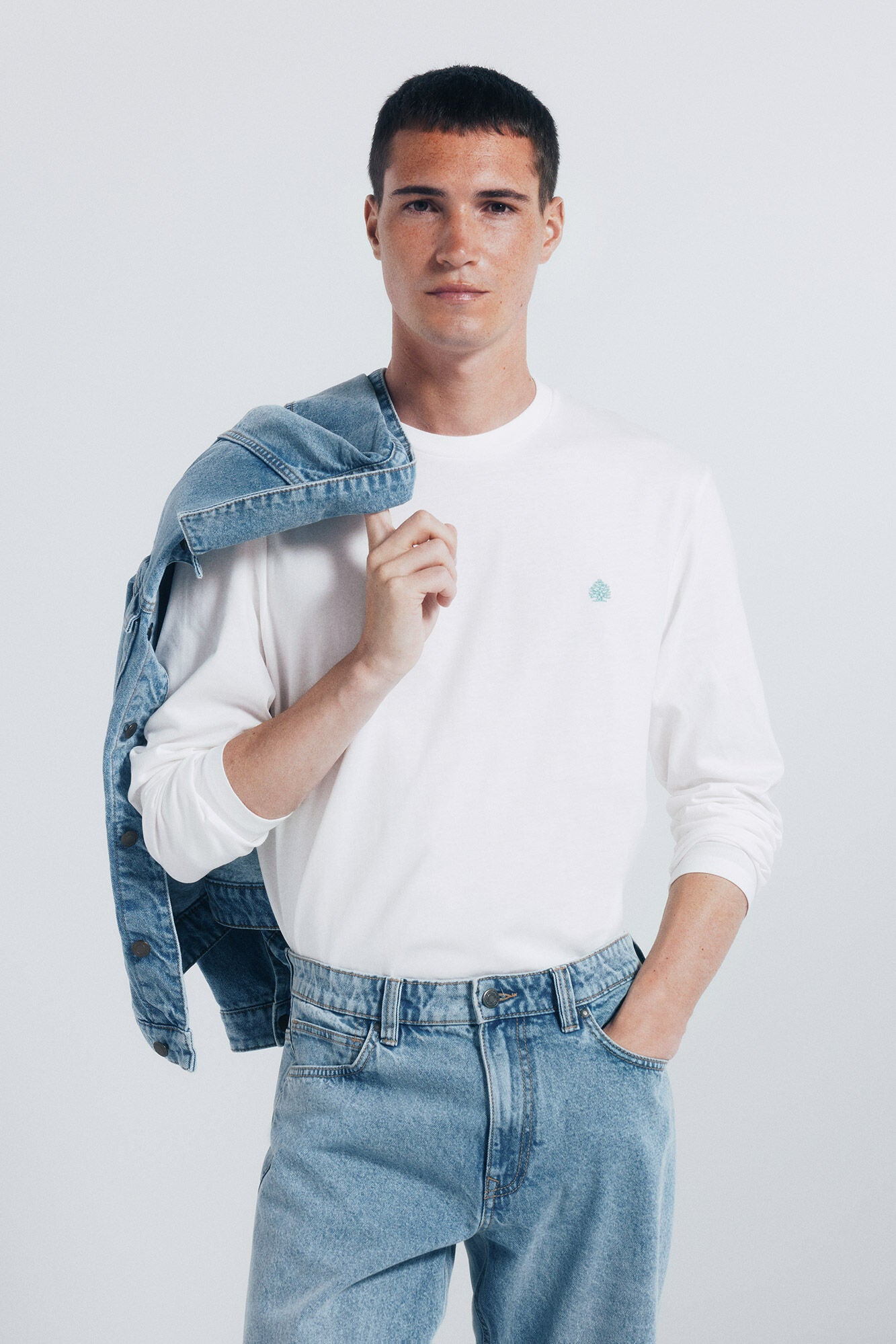 Springfield_Ivory_Basic Long Sleeve T-Shirt with a Soft Finish_8832421_96_01