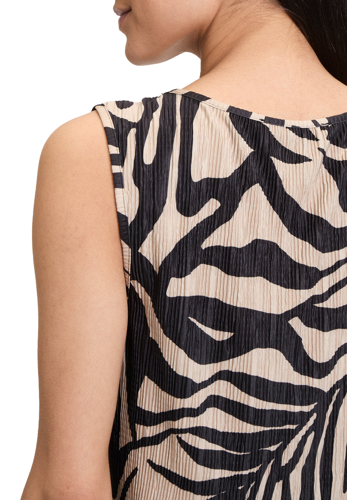 Betty Barclay_Blouse Short Without Sleeve_8853-1339_9875_07