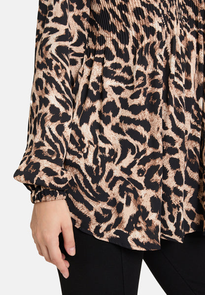 Betty Barclay_Black/Beige_Slip Blouse with Pleats_8908-1465_9875_07