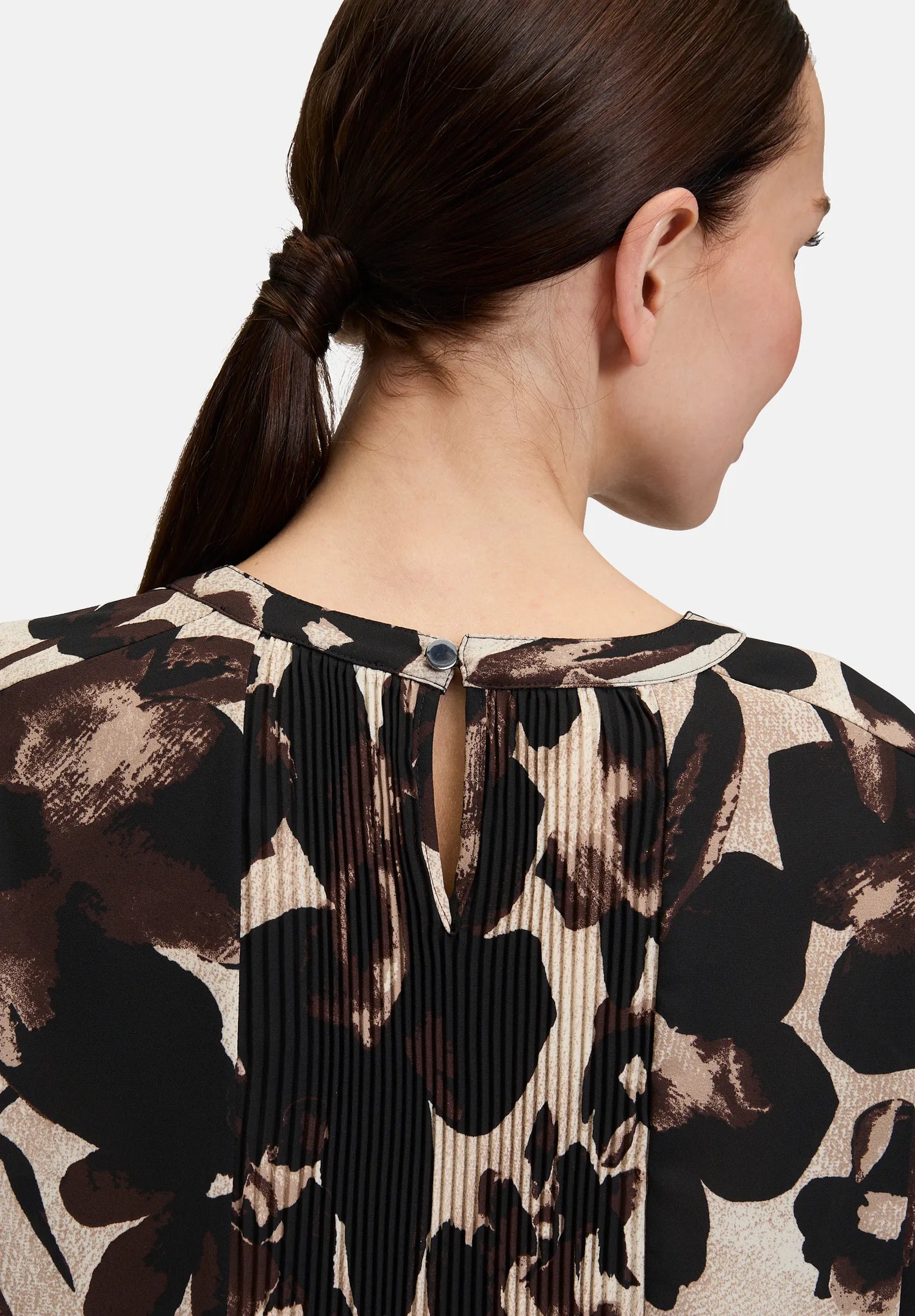 Betty Barclay_Beige/Brown_Slip Blouse with Pleats_8924-1623_7875_07