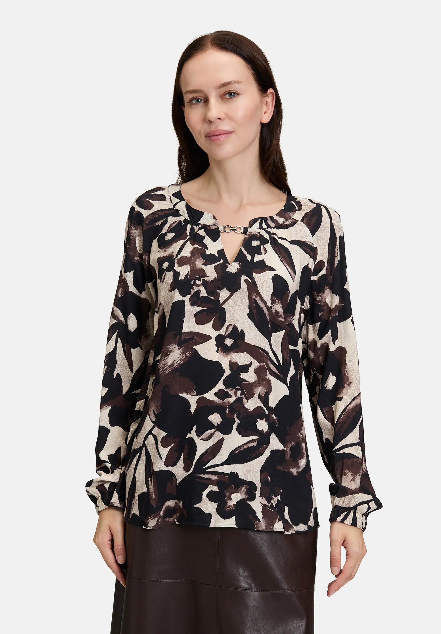 Betty Barclay_Beige/Brown_Long-Sleeved Slip Blouse_8925-1641_7875_01