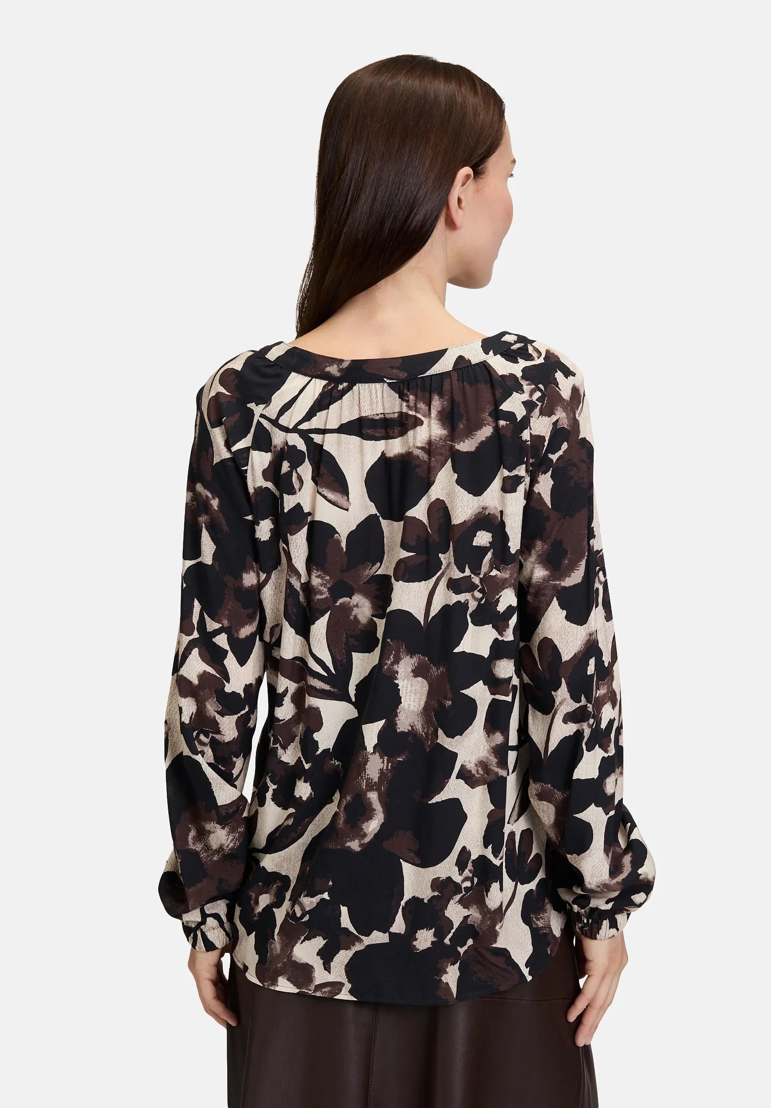 Betty Barclay_Beige/Brown_Long-Sleeved Slip Blouse_8925-1641_7875_03