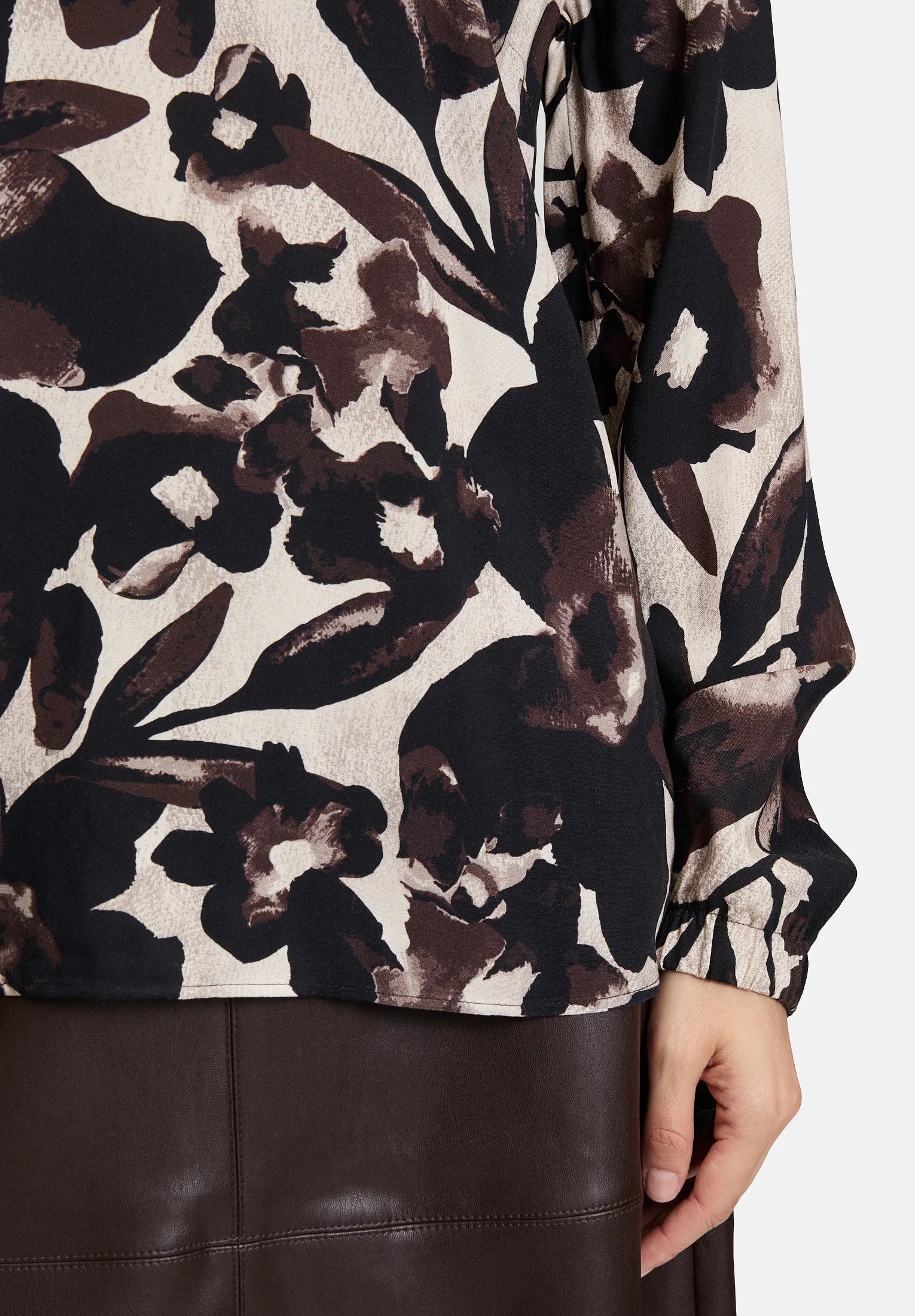 Betty Barclay_Beige/Brown_Long-Sleeved Slip Blouse_8925-1641_7875_07