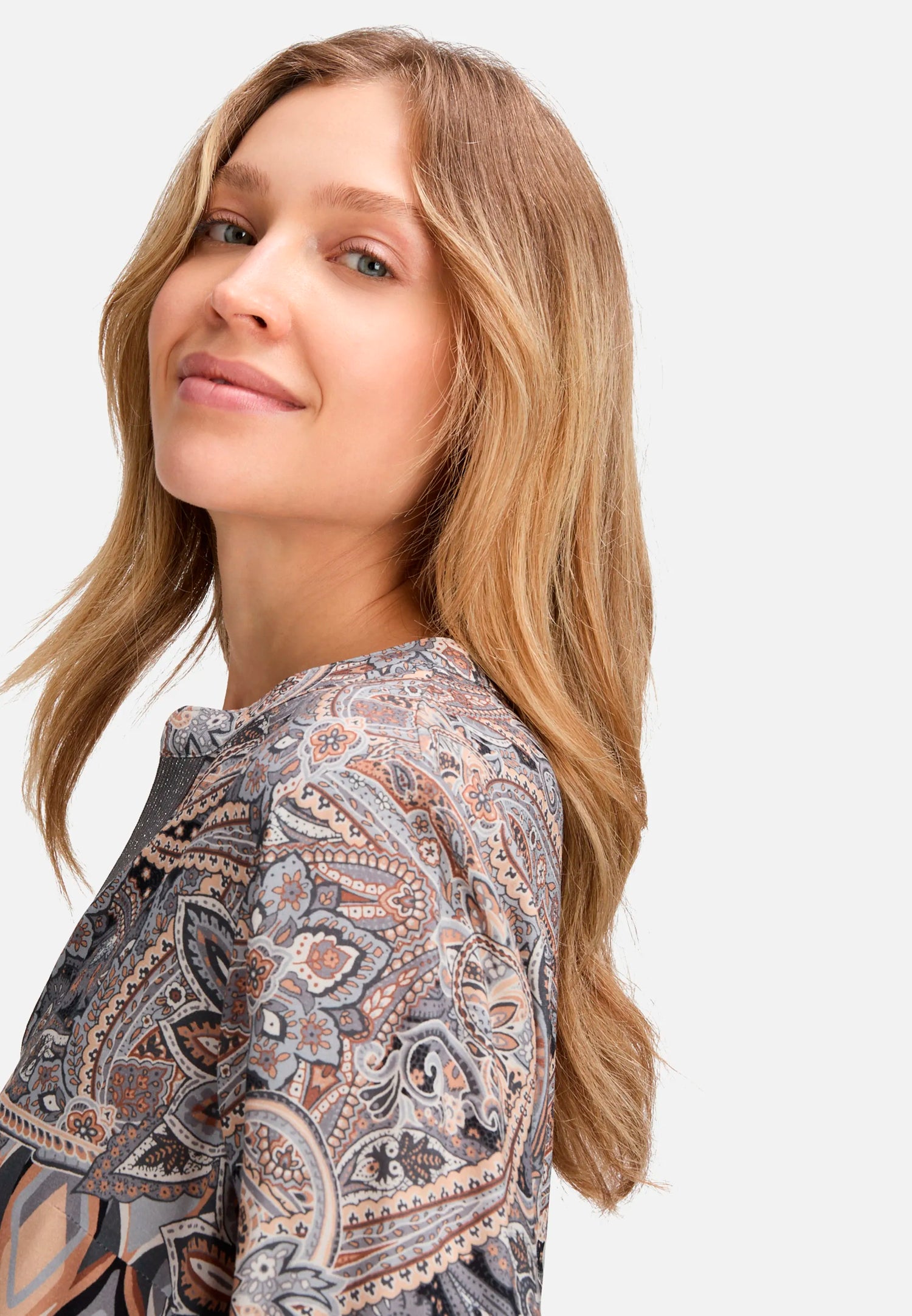 Betty Barclay_Grey/Beige_Long Blouse with Stand-Up Collar_8930-1100_9876_06