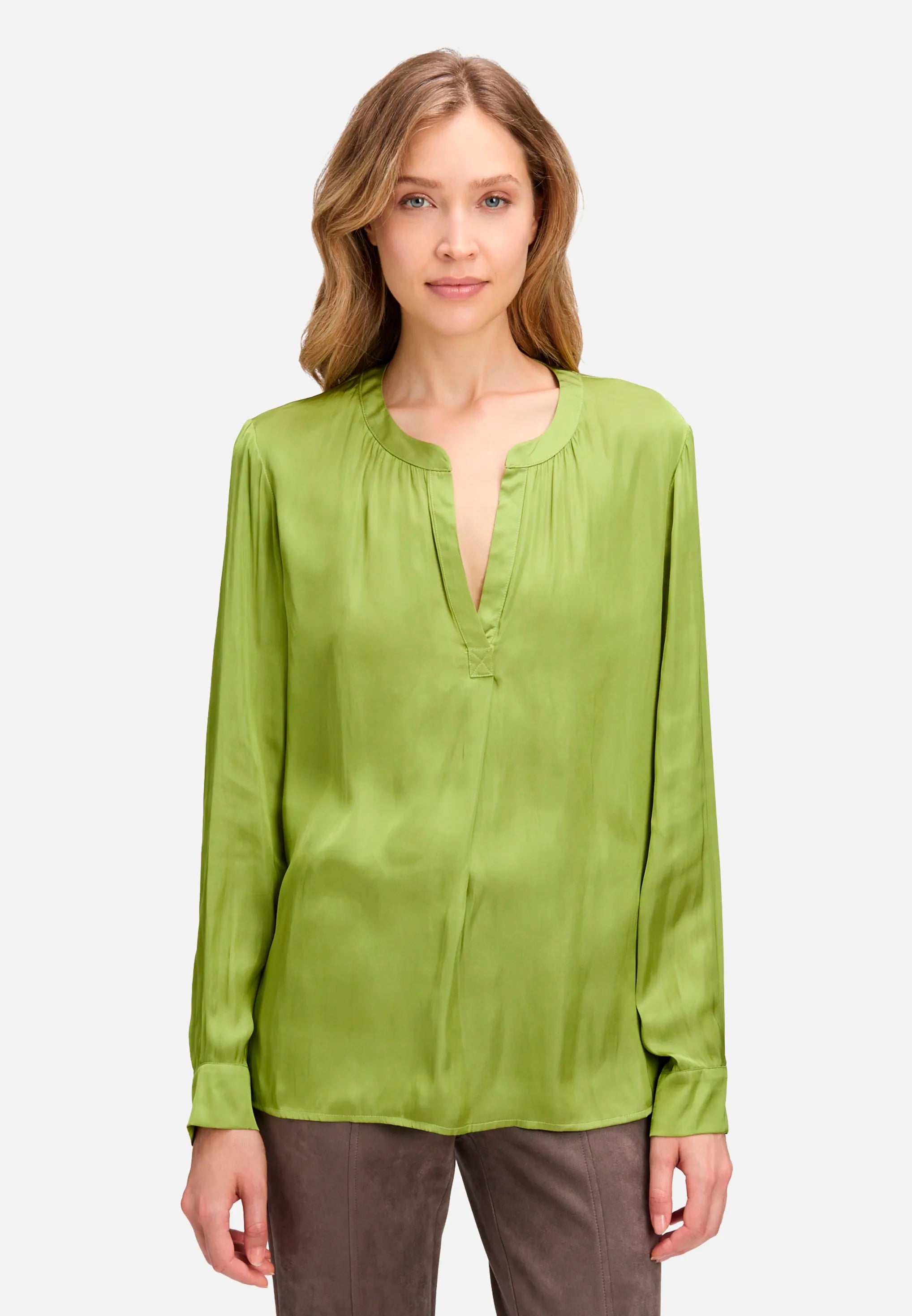 Betty Barclay_Fresh Moss_Long-Sleeved Satin Blouse_8942-1668_5436_01