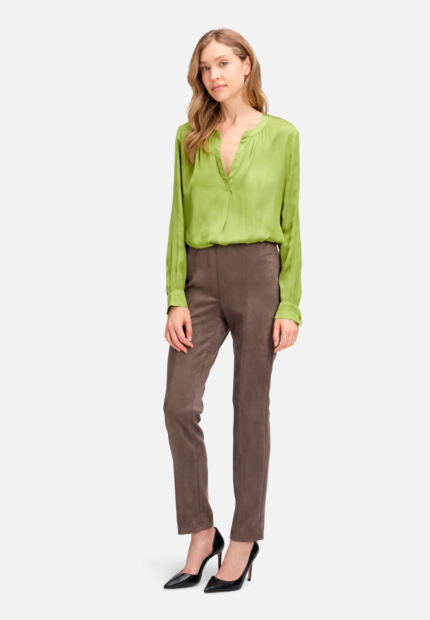 Betty Barclay_Fresh Moss_Long-Sleeved Satin Blouse_8942-1668_5436_02