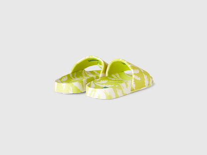 Benetton_Slippers with Tropical Print_89W40D01G_905_03