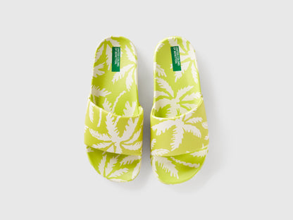 Benetton_Slippers with Tropical Print_89W40D01G_905_04