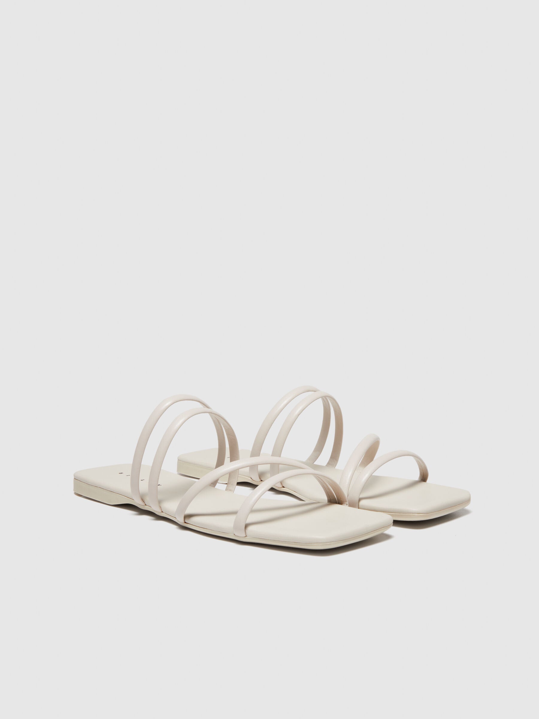 Flat Sandals With Bands_8G3WWD029_901_01