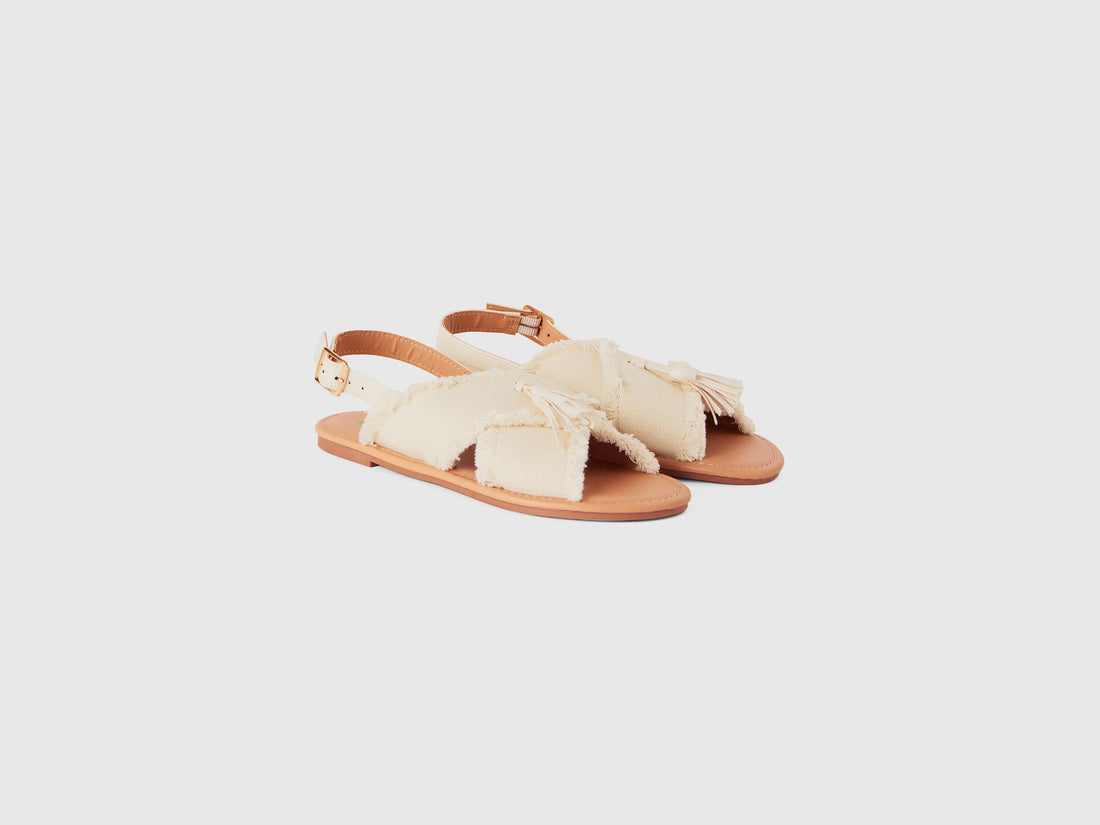 Flat Sandals With Tassels_8H6Dcd017_0Z3_02