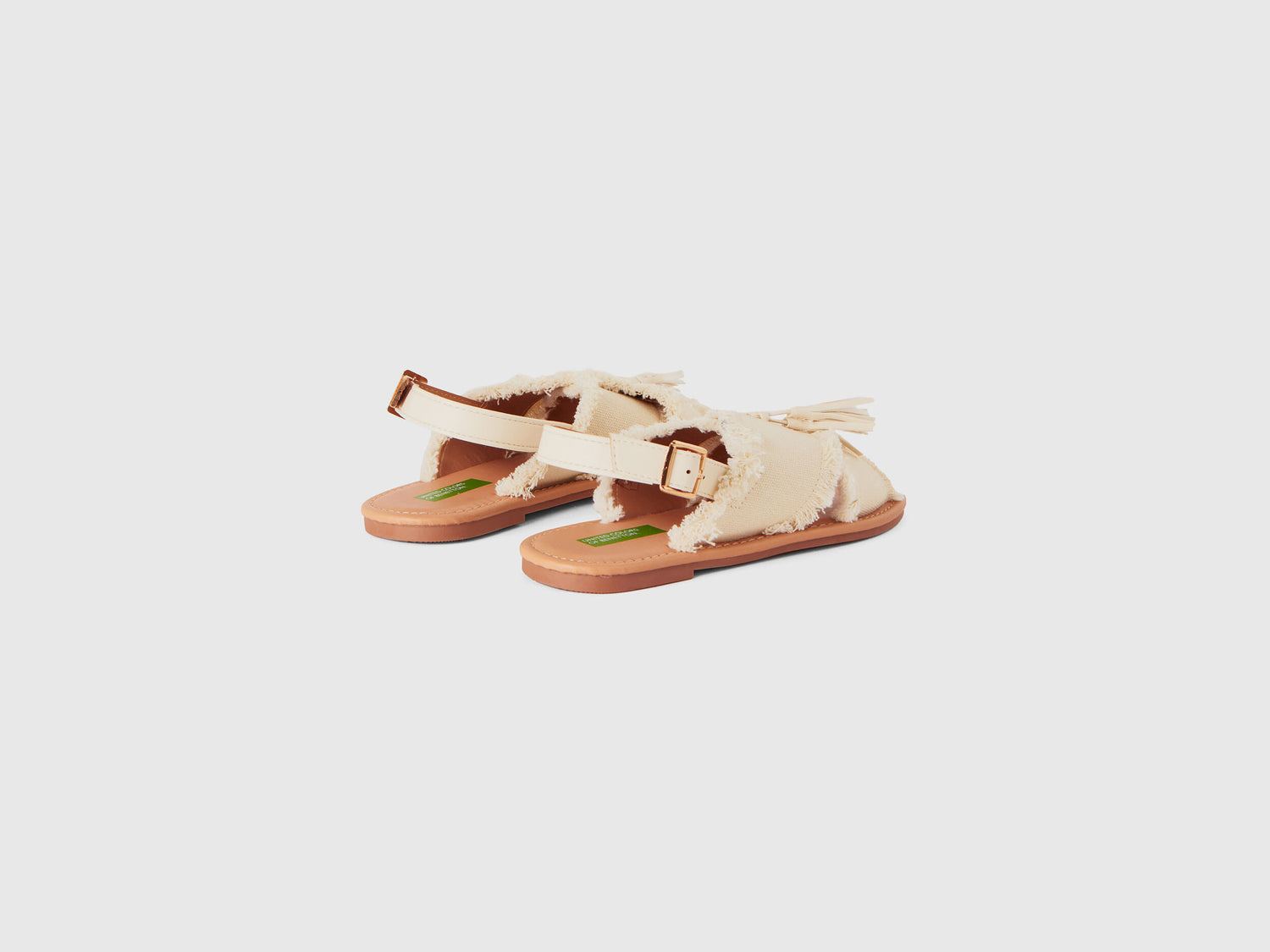 Flat Sandals With Tassels_8H6Dcd017_0Z3_03