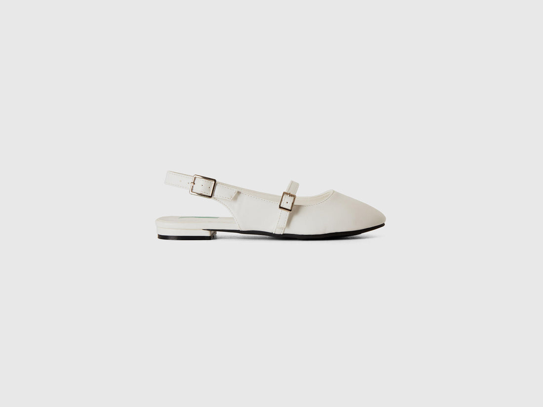 Flats With Buckle_8H6DCD019_101_01