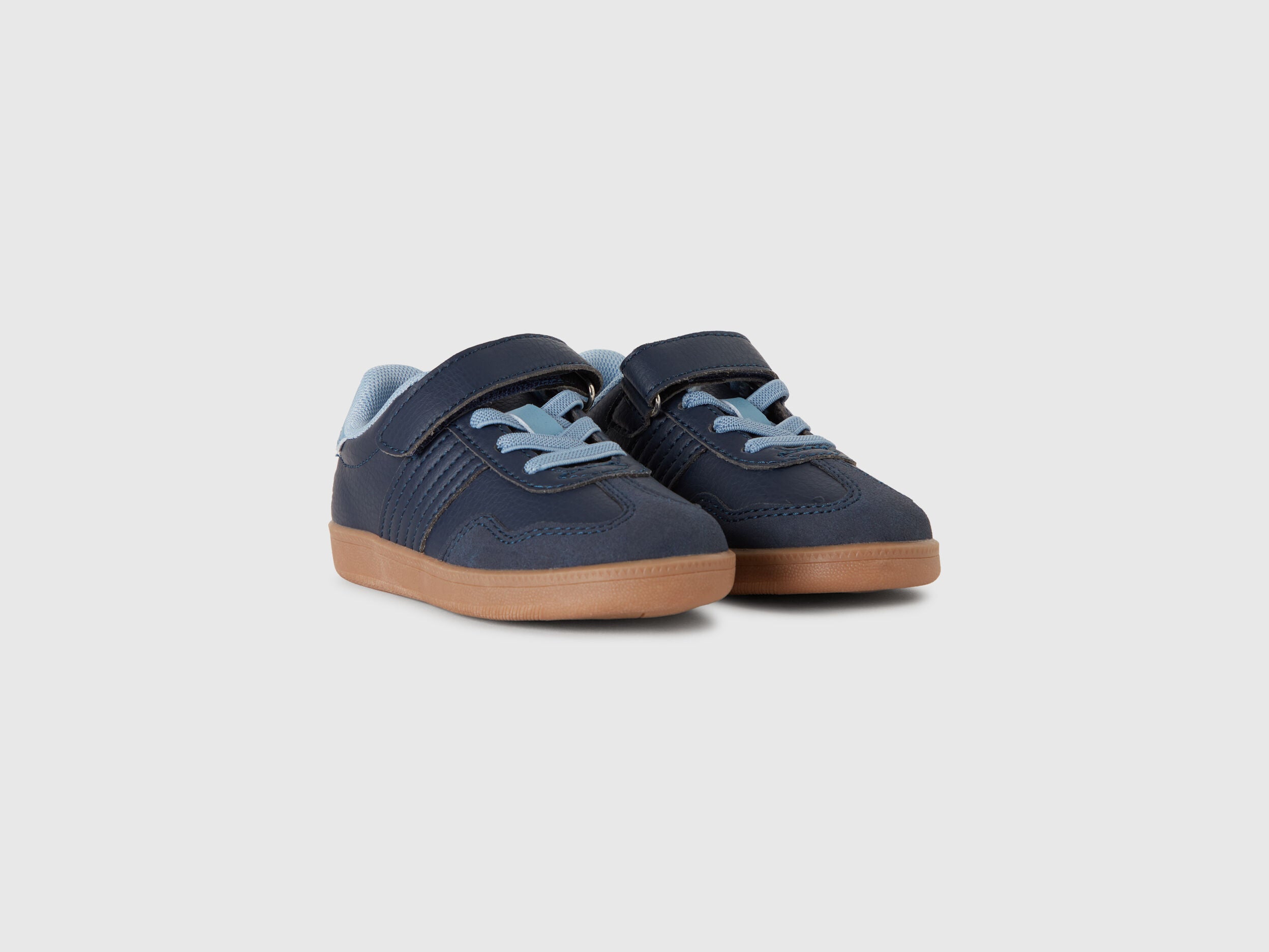 Benetton_Dark Blue_Sneakers in Imitation Leather and Suede_8S5VGD01D_016_02