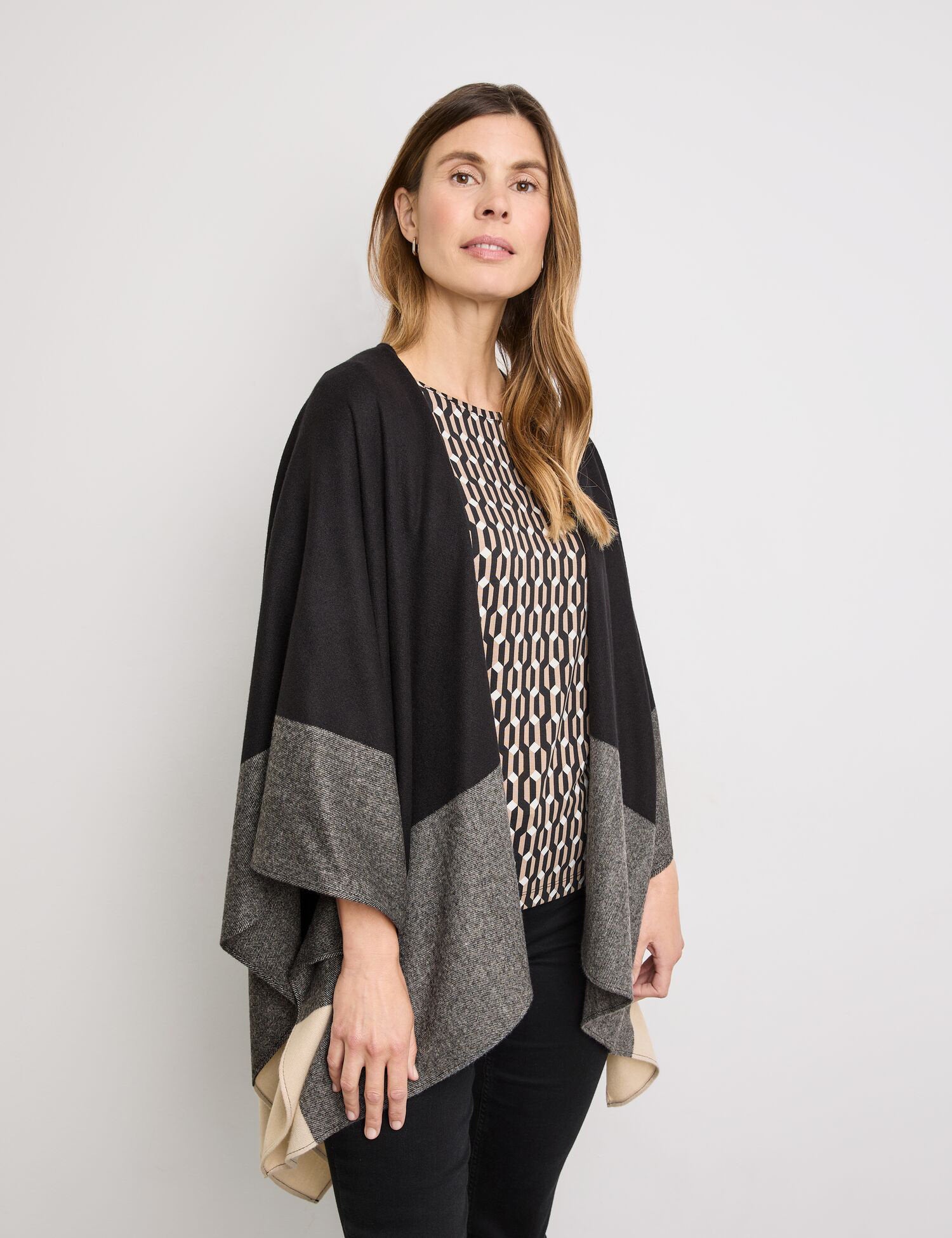 Fashionable Cape_905003-72002_1091_01