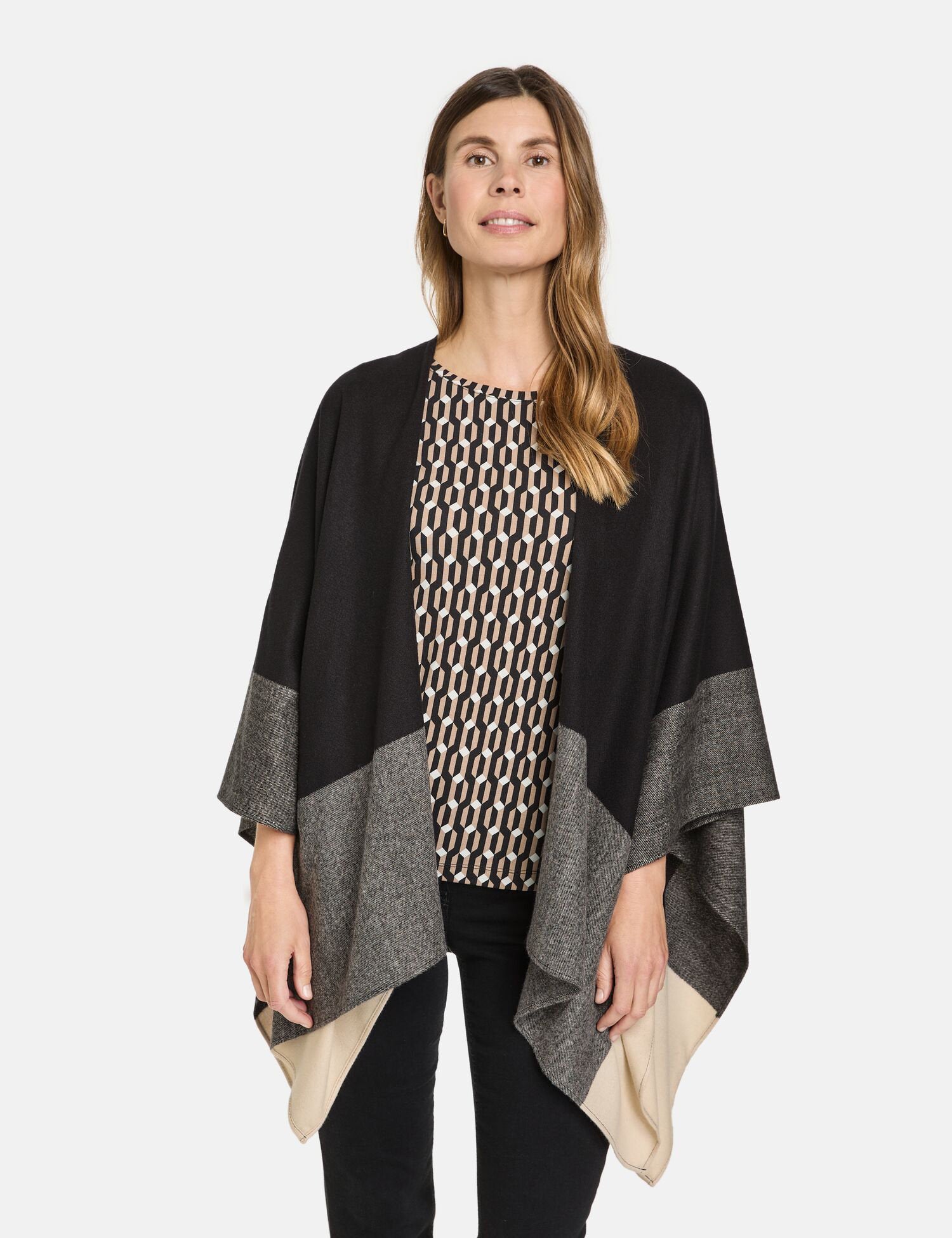 Fashionable Cape With Color Block Design_905003-72002_1091_01