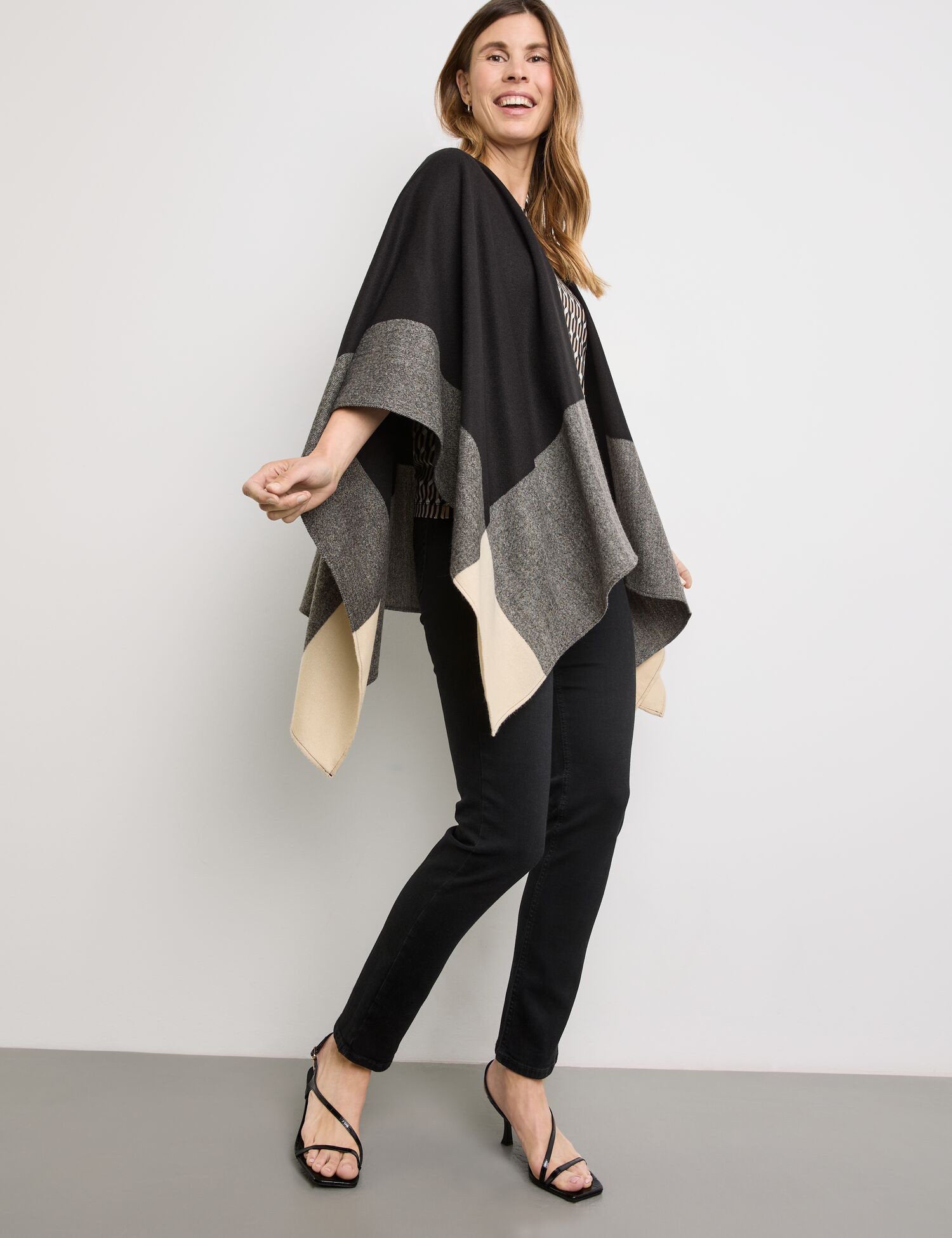 Fashionable Cape_905003-72002_1091_05