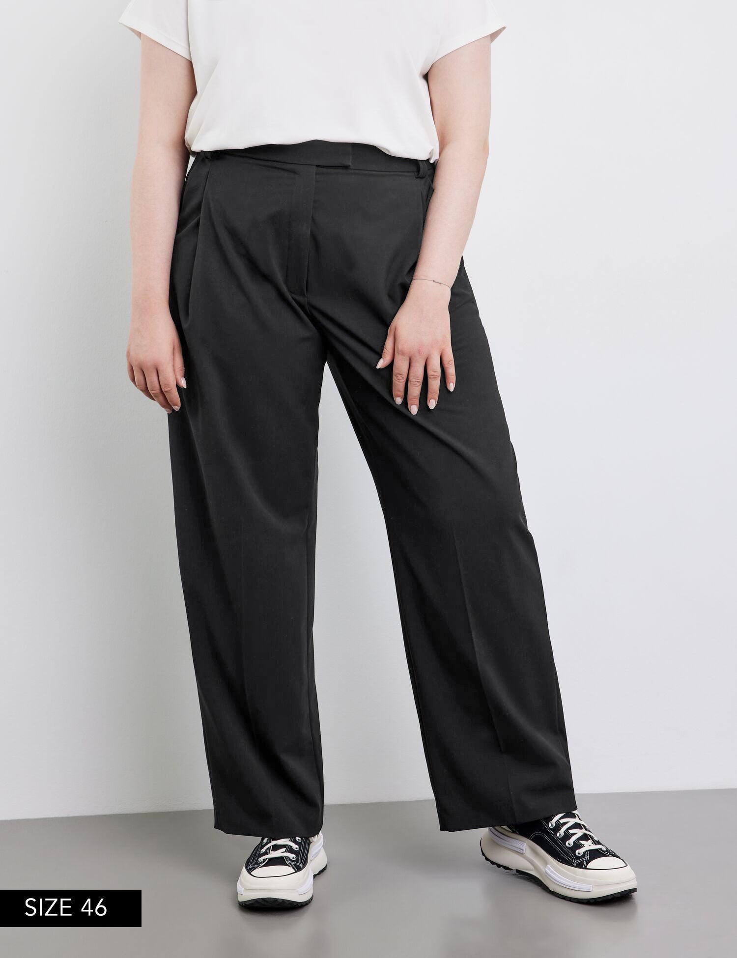 Elegant Trousers with A Wide Leg_920971-19800_1100_07