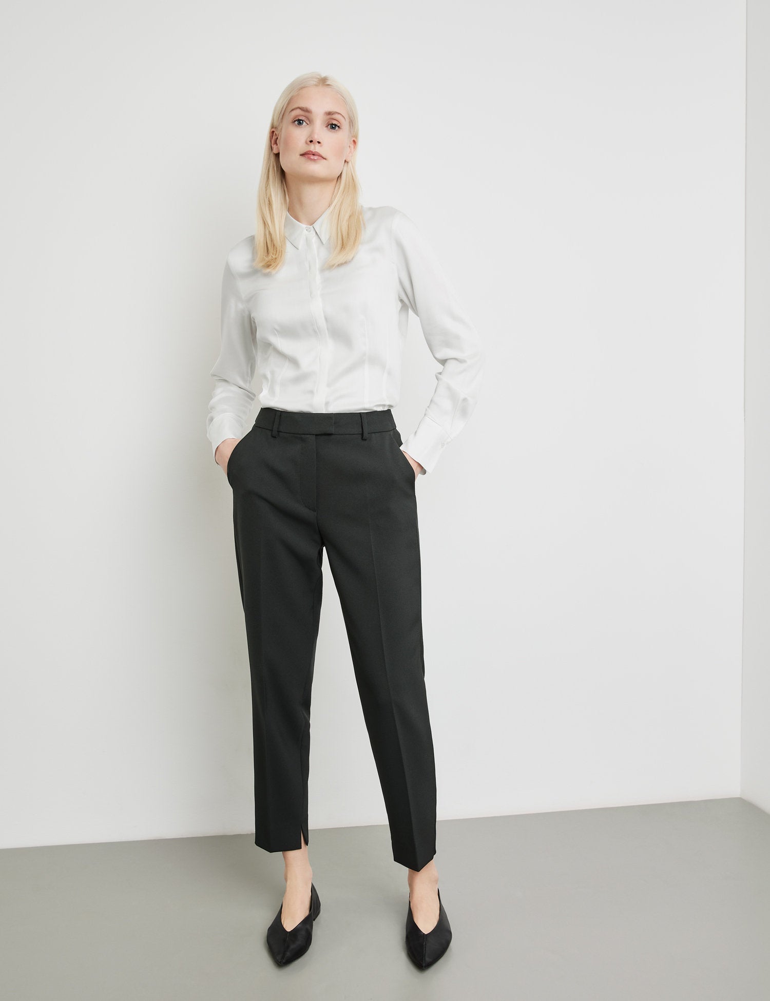7/8-Length Pressed Pleat Trousers In A Slim Fit_920973-19899_1100_03