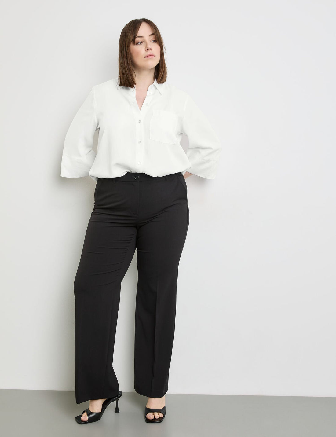 Carlotta Smart Pressed Pleat Trousers With A Wide Leg_920973-29100_1100_01