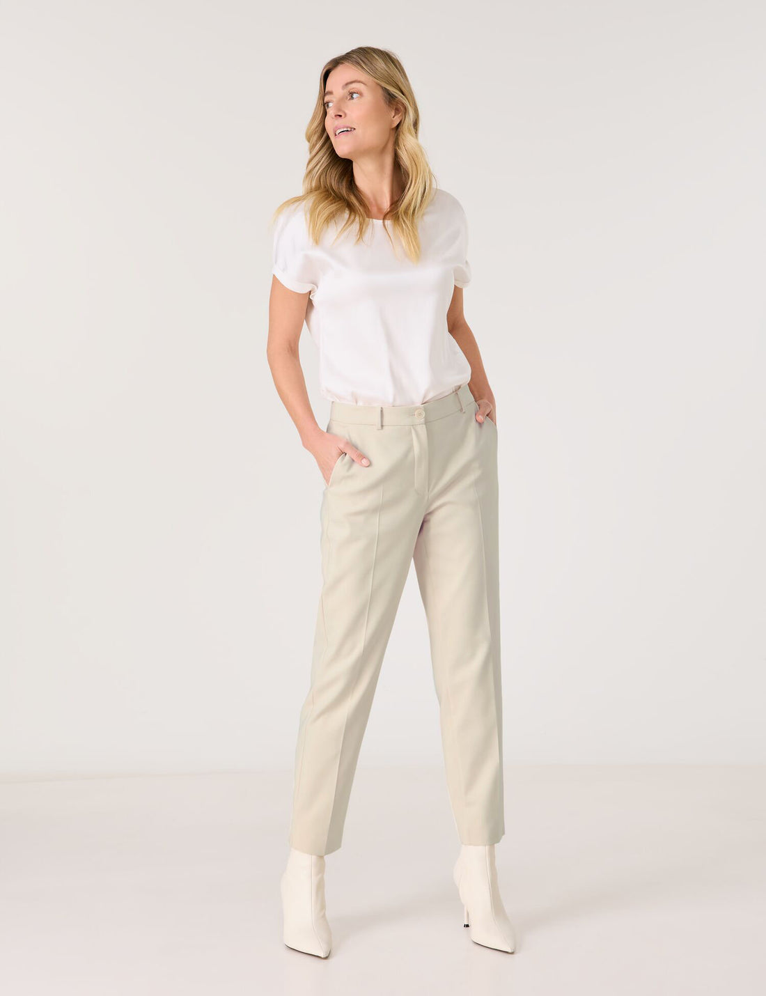 Gerry Weber_Comfortable Chinos with Hem Slits_925063-31335_90138_01