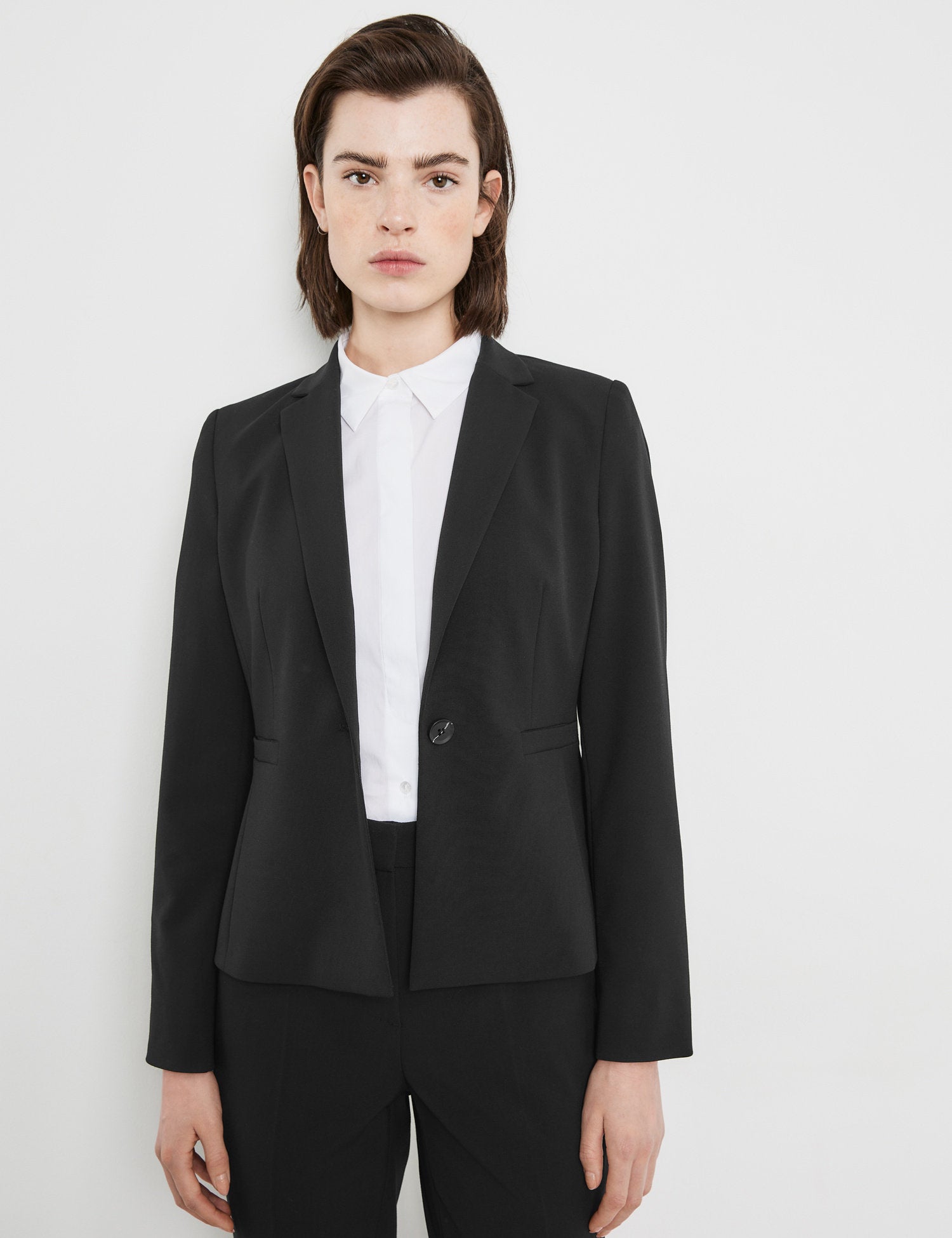 Taifun_Classic Blazer Made of Crease-Resistant Fabric_930977-19800_1100_01
