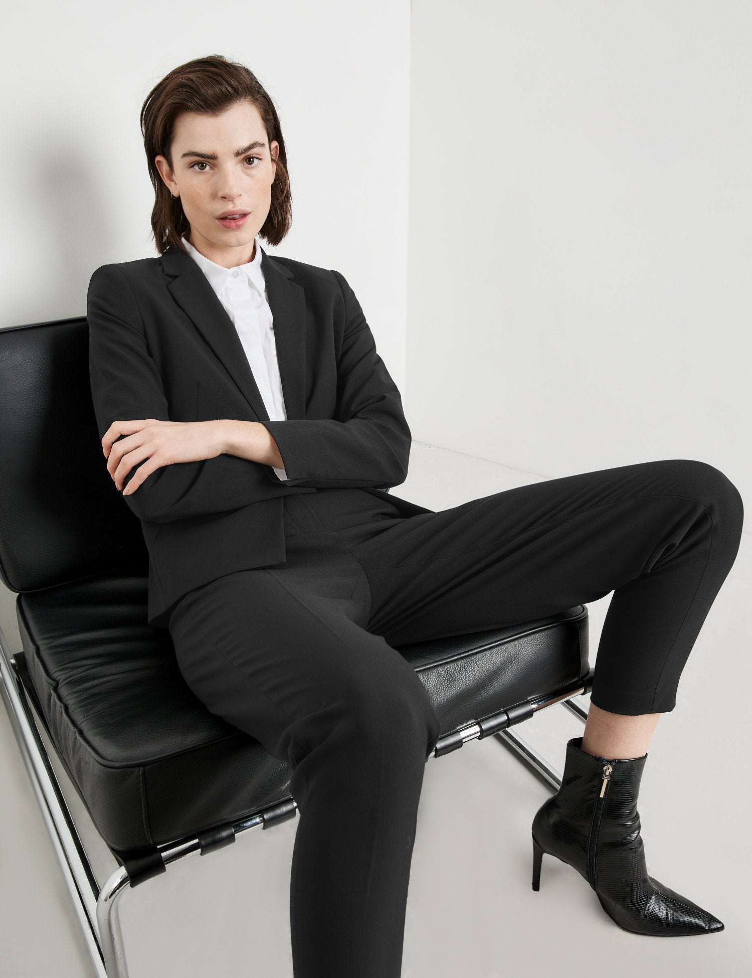 Taifun_Classic Blazer Made of Crease-Resistant Fabric_930977-19800_1100_05